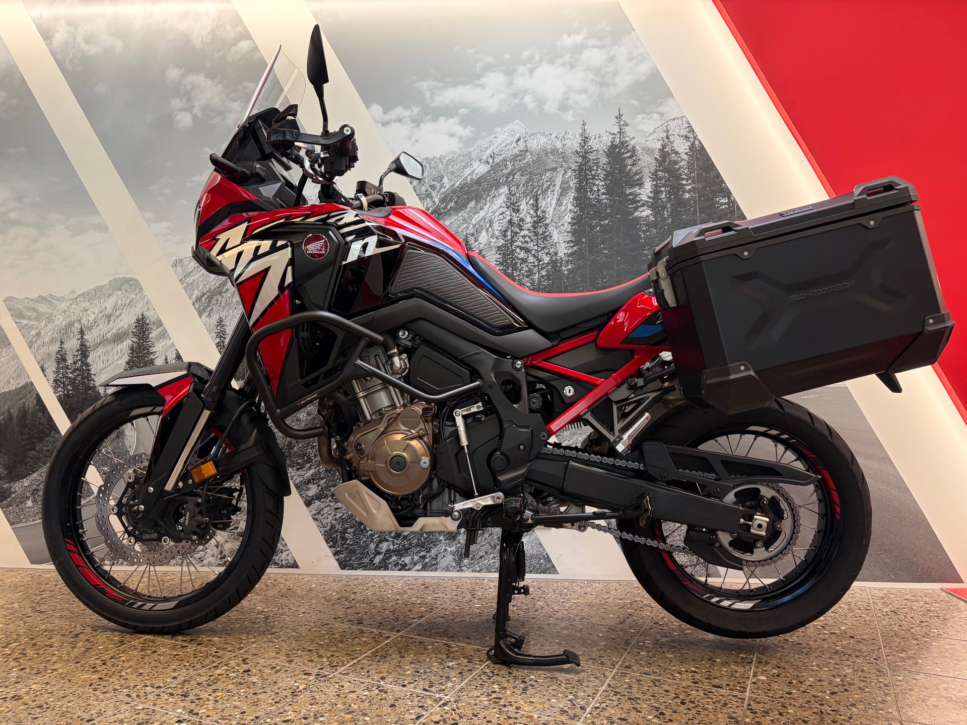 HONDA CRF 1100 Africa Twin aus erster Hand mit viel Zubehör!-image-1