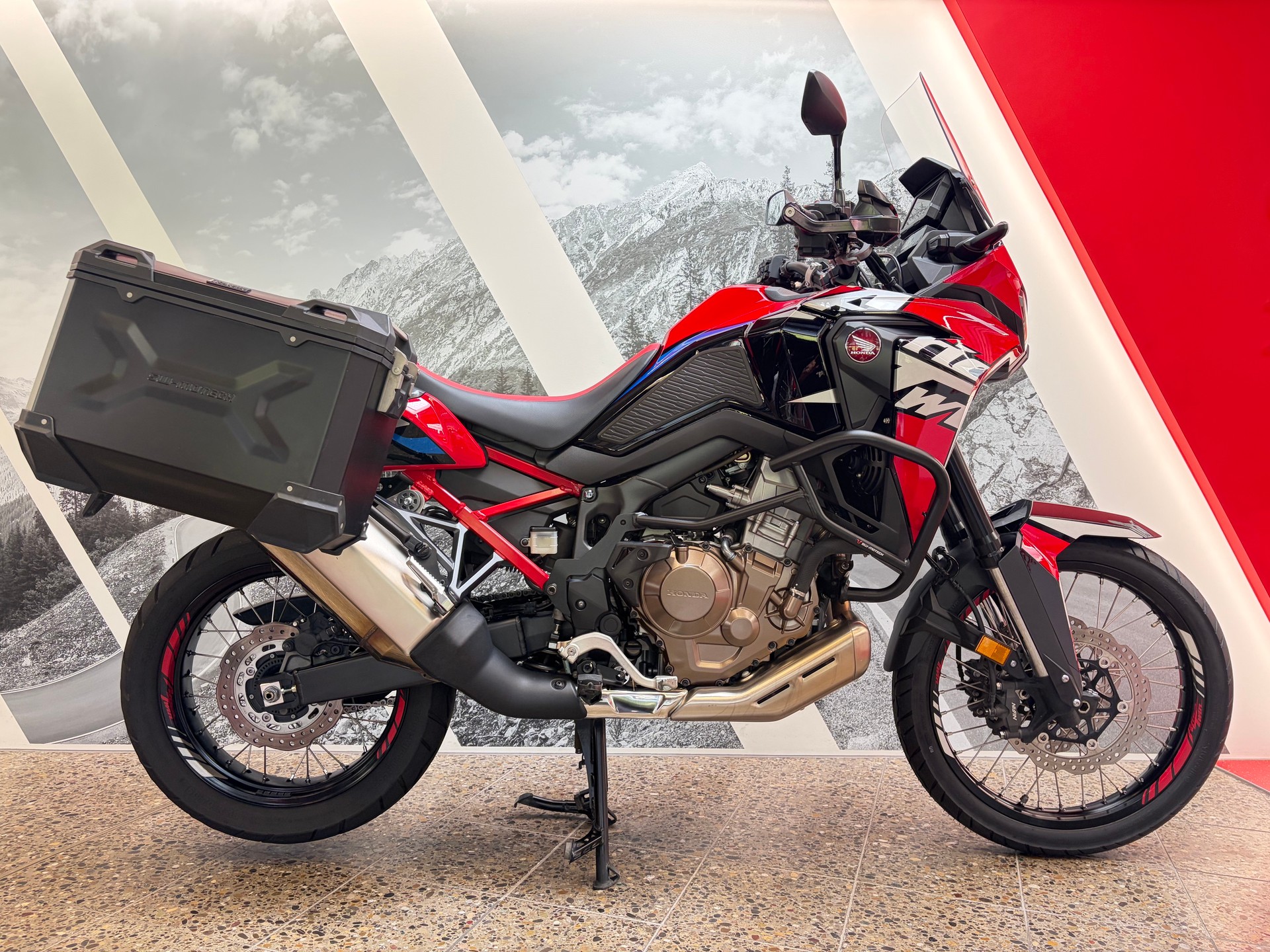 HONDA CRF 1100 Africa Twin aus erster Hand mit viel Zubehör!-image-0