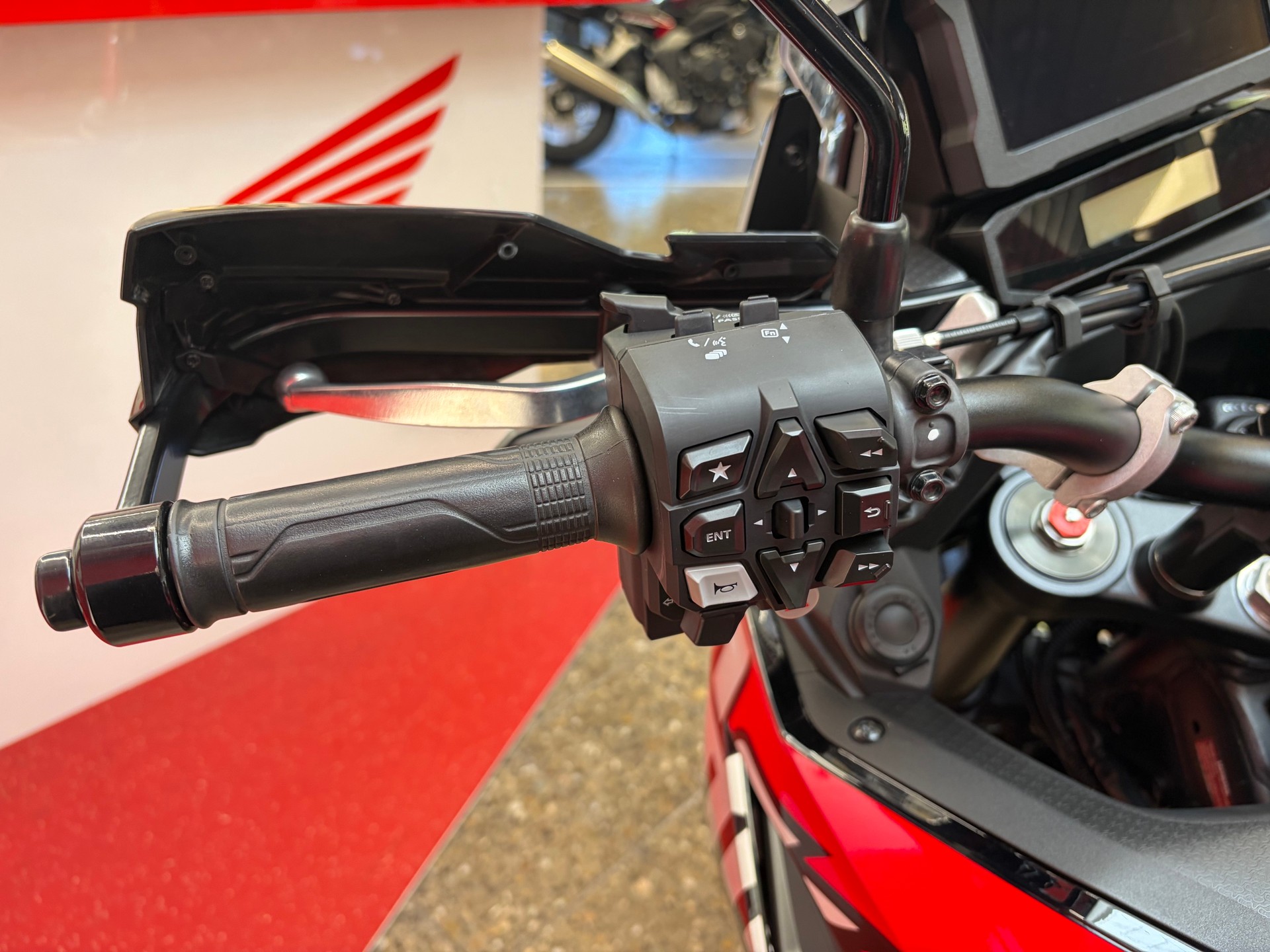 HONDA CRF 1100 Africa Twin aus erster Hand mit viel Zubehör!-image-12