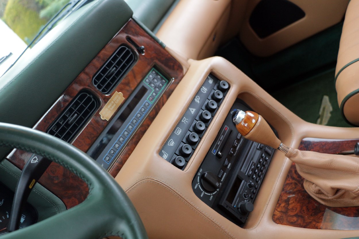 ASTON MARTIN Virage-image-12