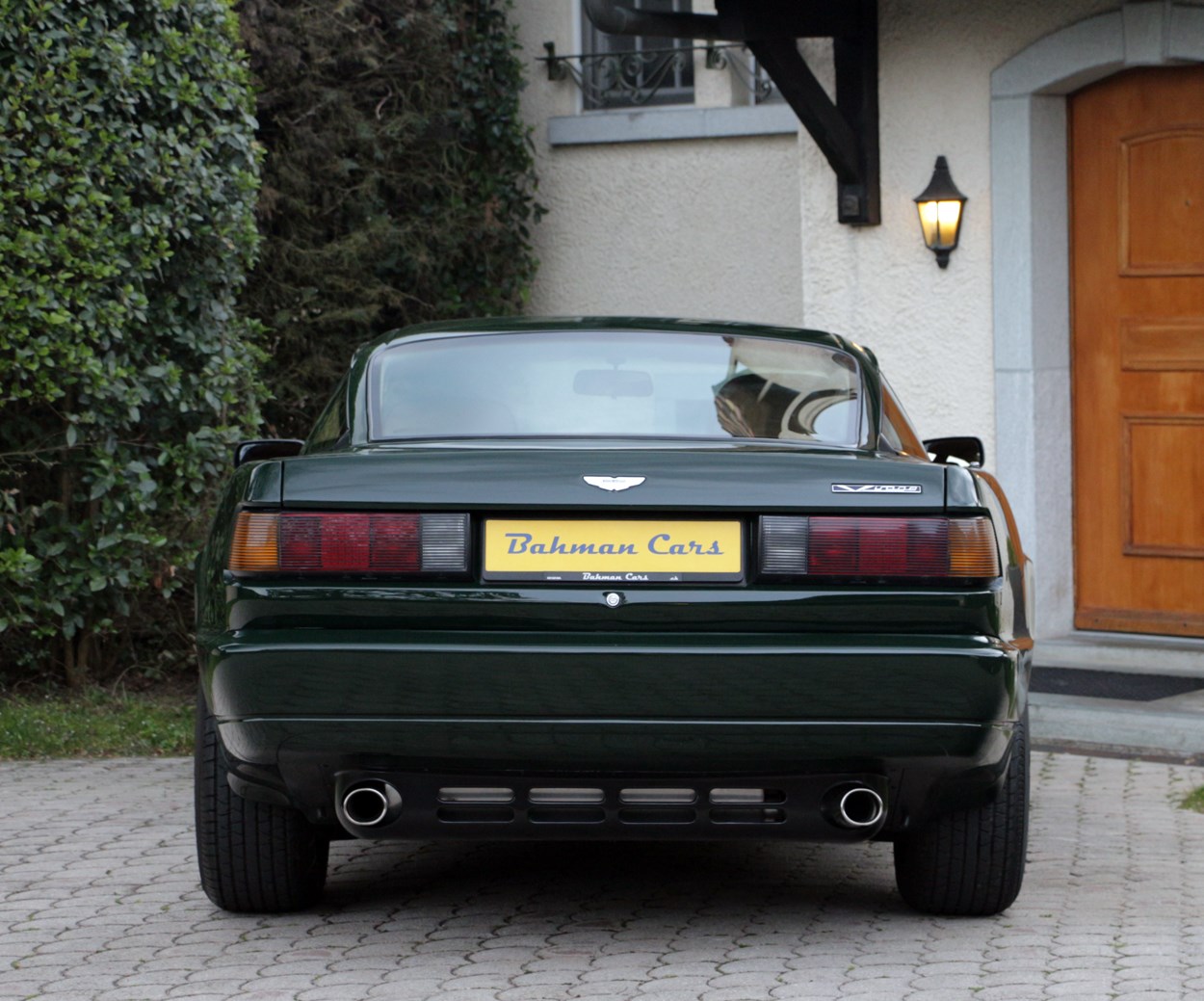 ASTON MARTIN Virage-image-19