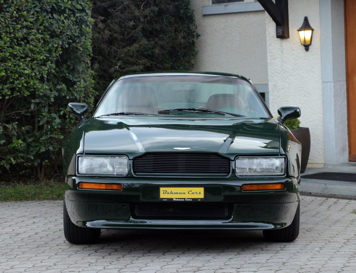 ASTON MARTIN Virage-image-18