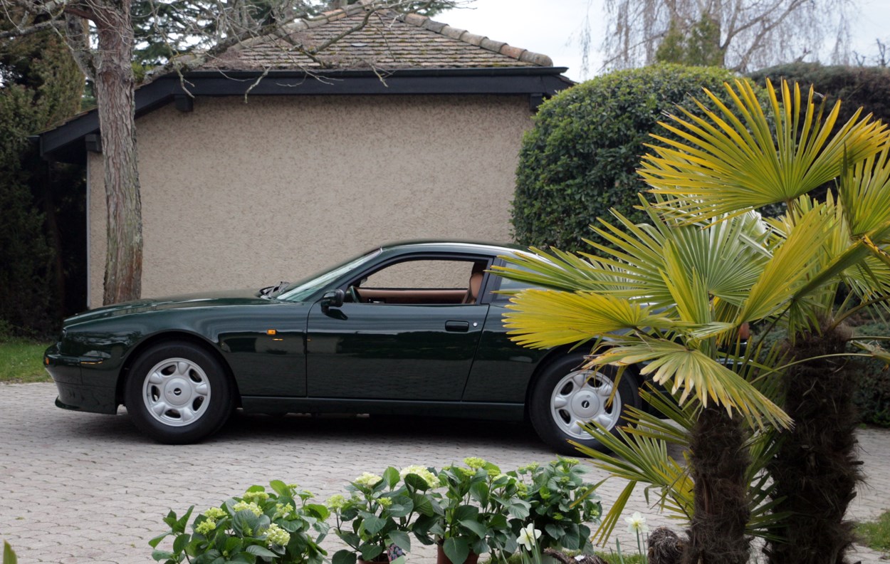 ASTON MARTIN Virage-image-26