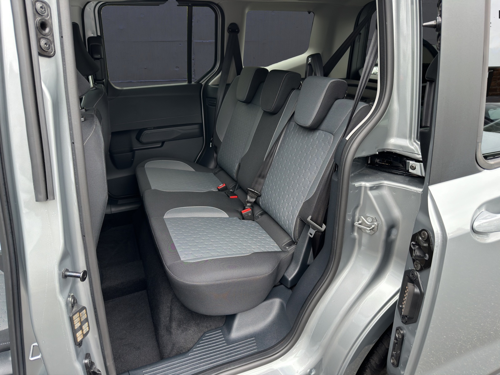 FORD TOURNEO COURIERier 1.0i EcoBoost 125 PS Titanium AUTOMAT-image-12