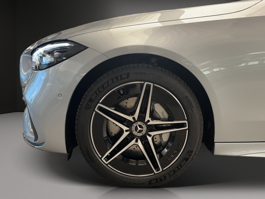 MERCEDES-BENZ C 300e 4Matic AMG Line-image-12
