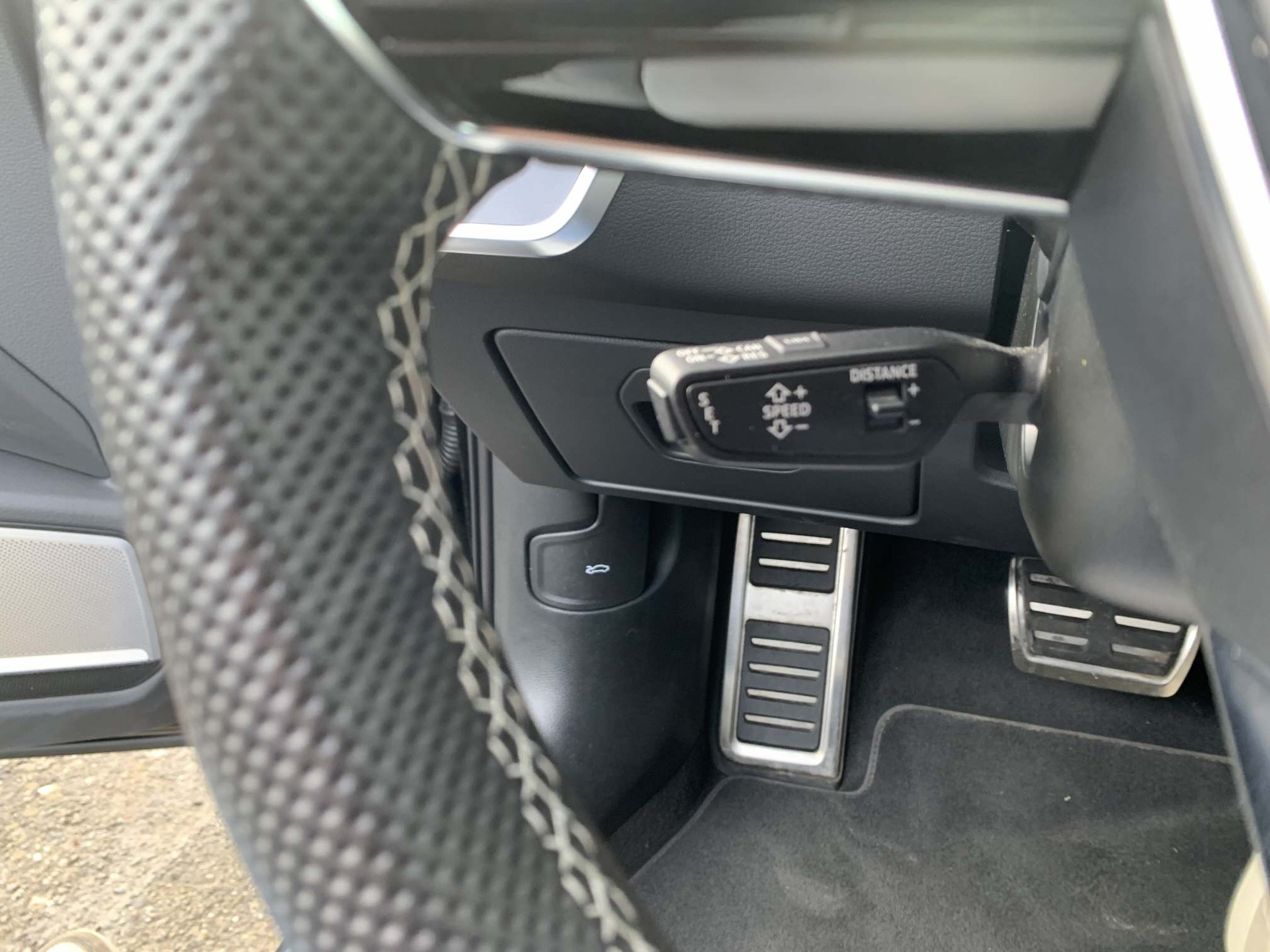 AUDI RS6 Avant 4.0 V8 TFSI quattro T-Tronic-image-11