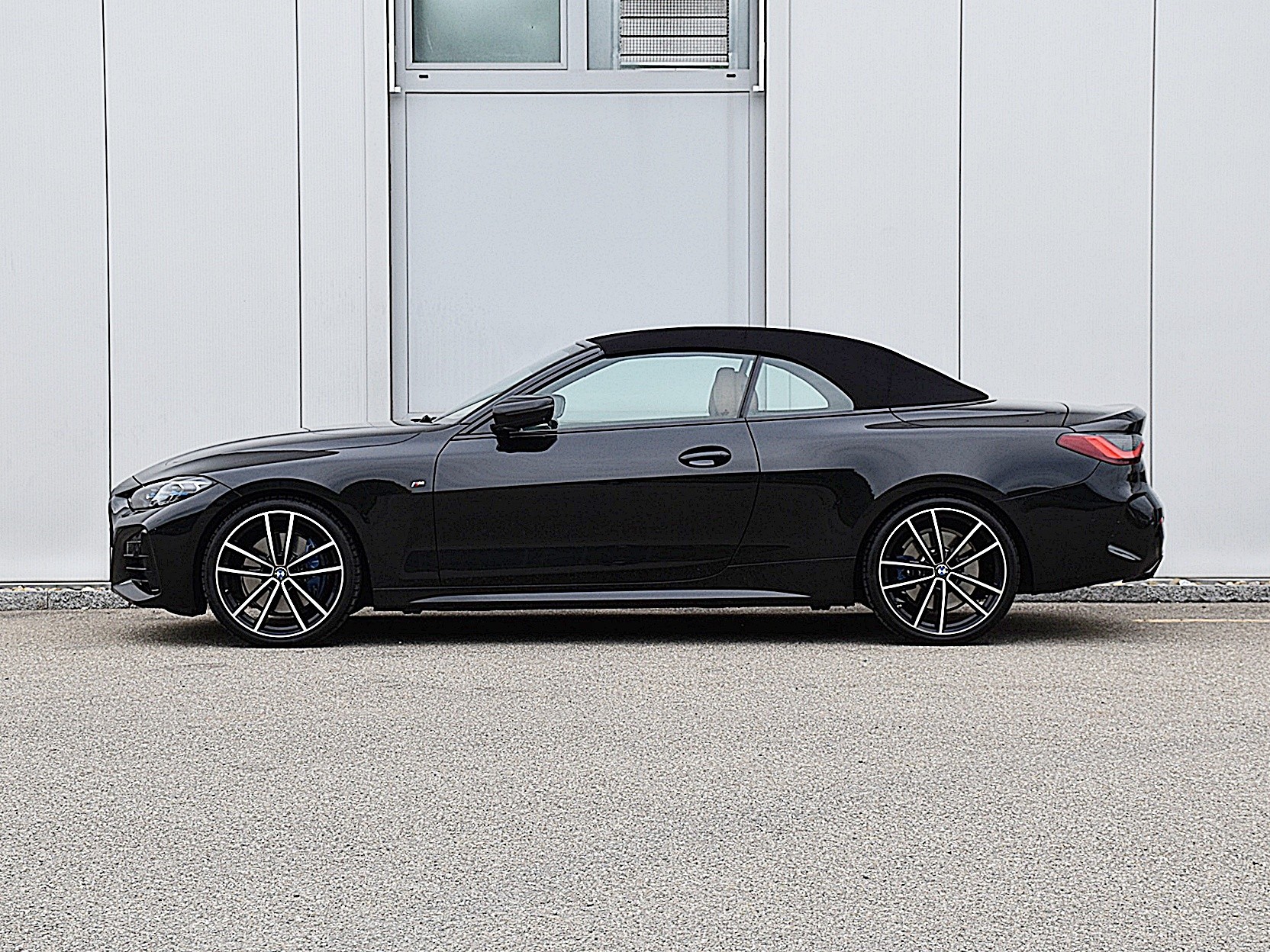 BMW M440i xDrive 48V Cabrio-image-3