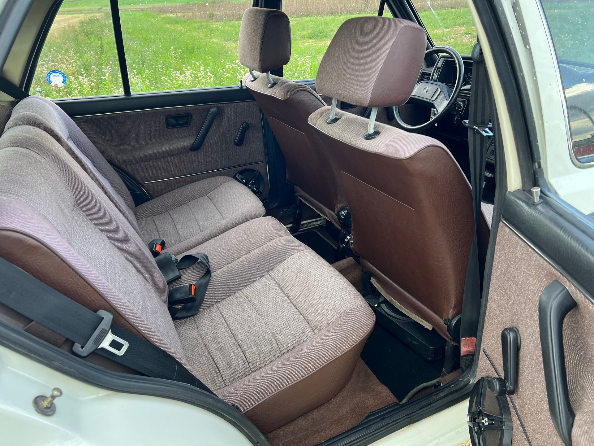 VW Golf 1600 GL-image-8