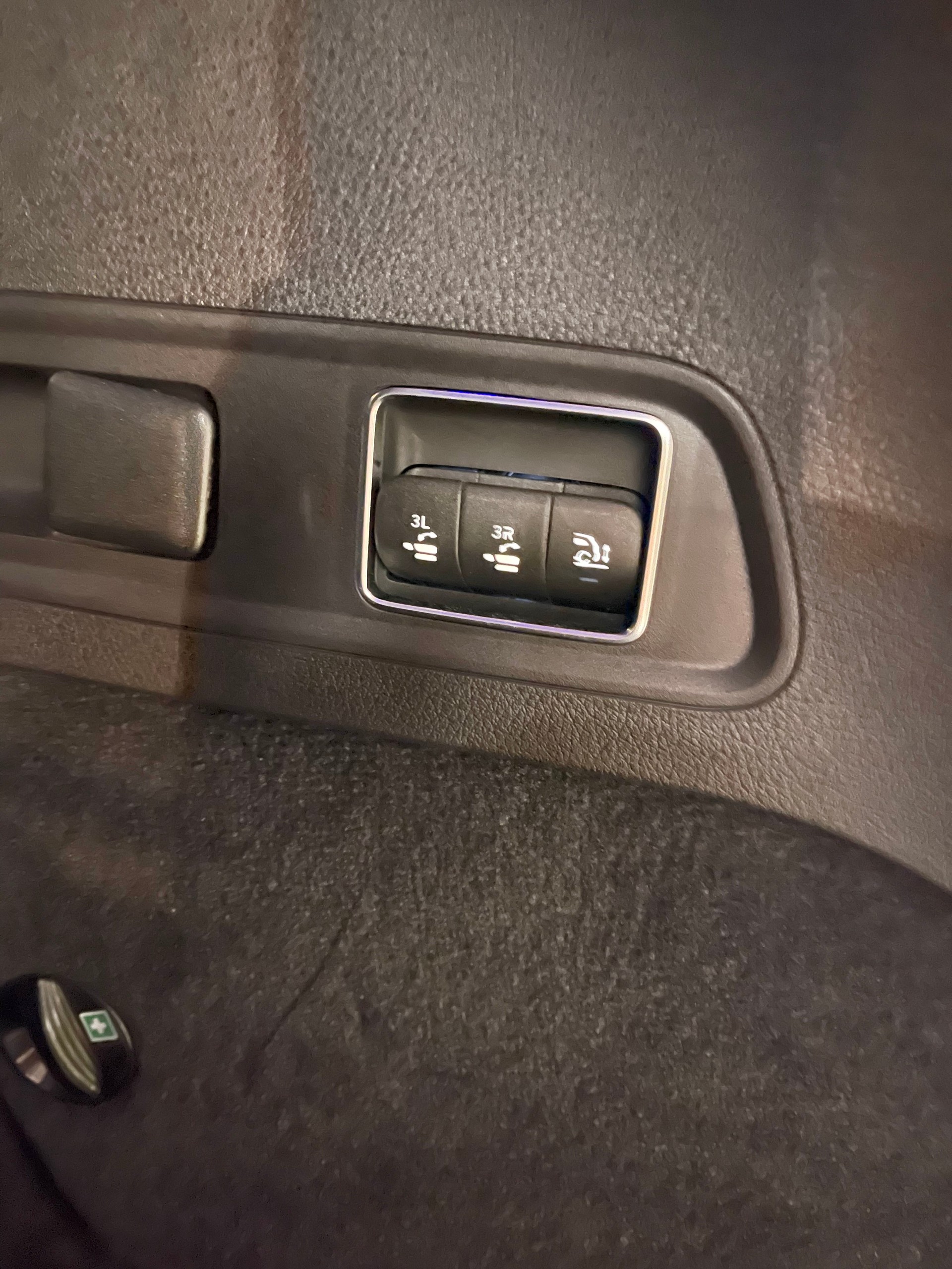 MERCEDES-BENZ GLS 350 d 4MATIC AMG Line-image-23