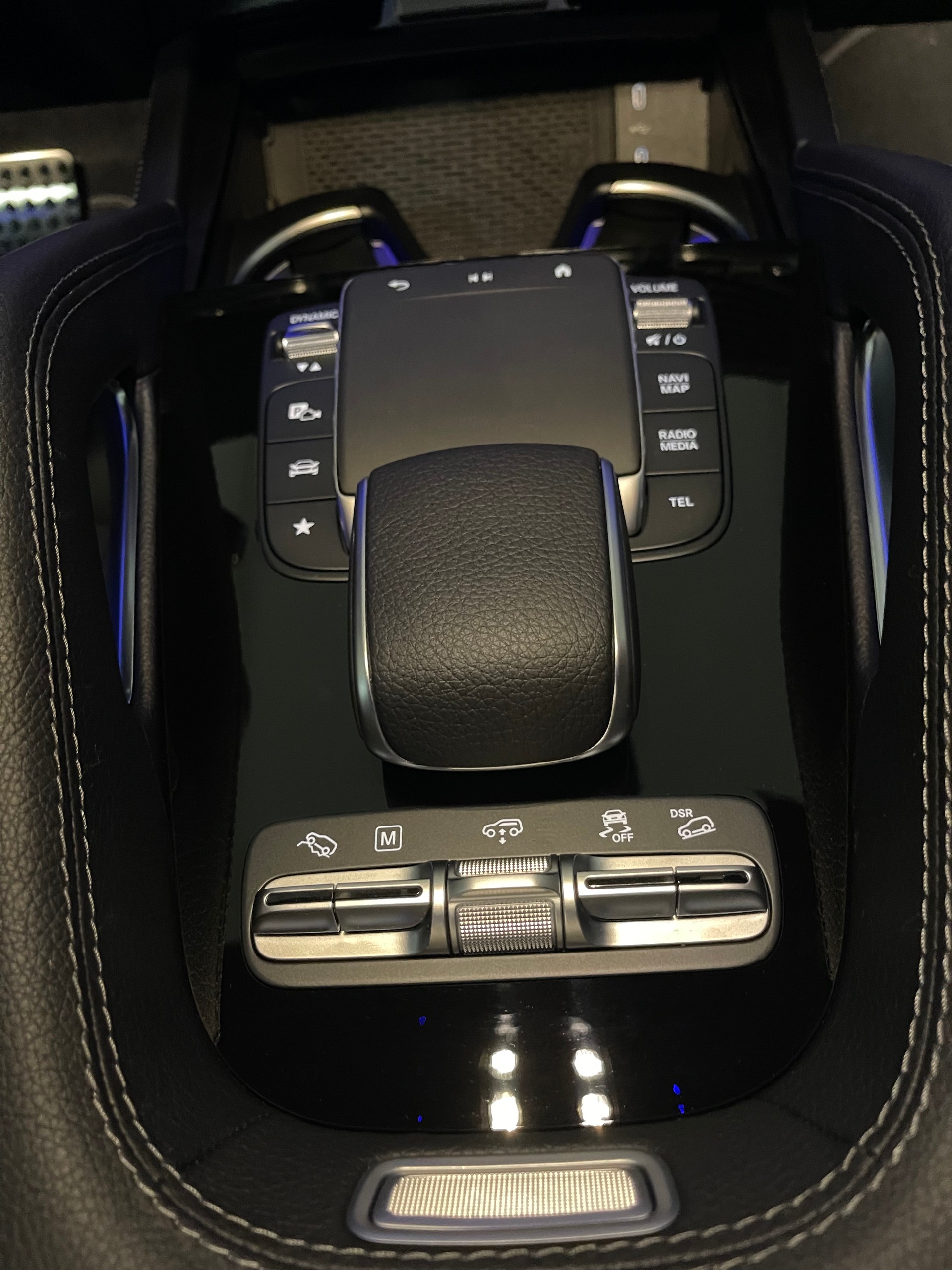 MERCEDES-BENZ GLS 350 d 4MATIC AMG Line-image-13