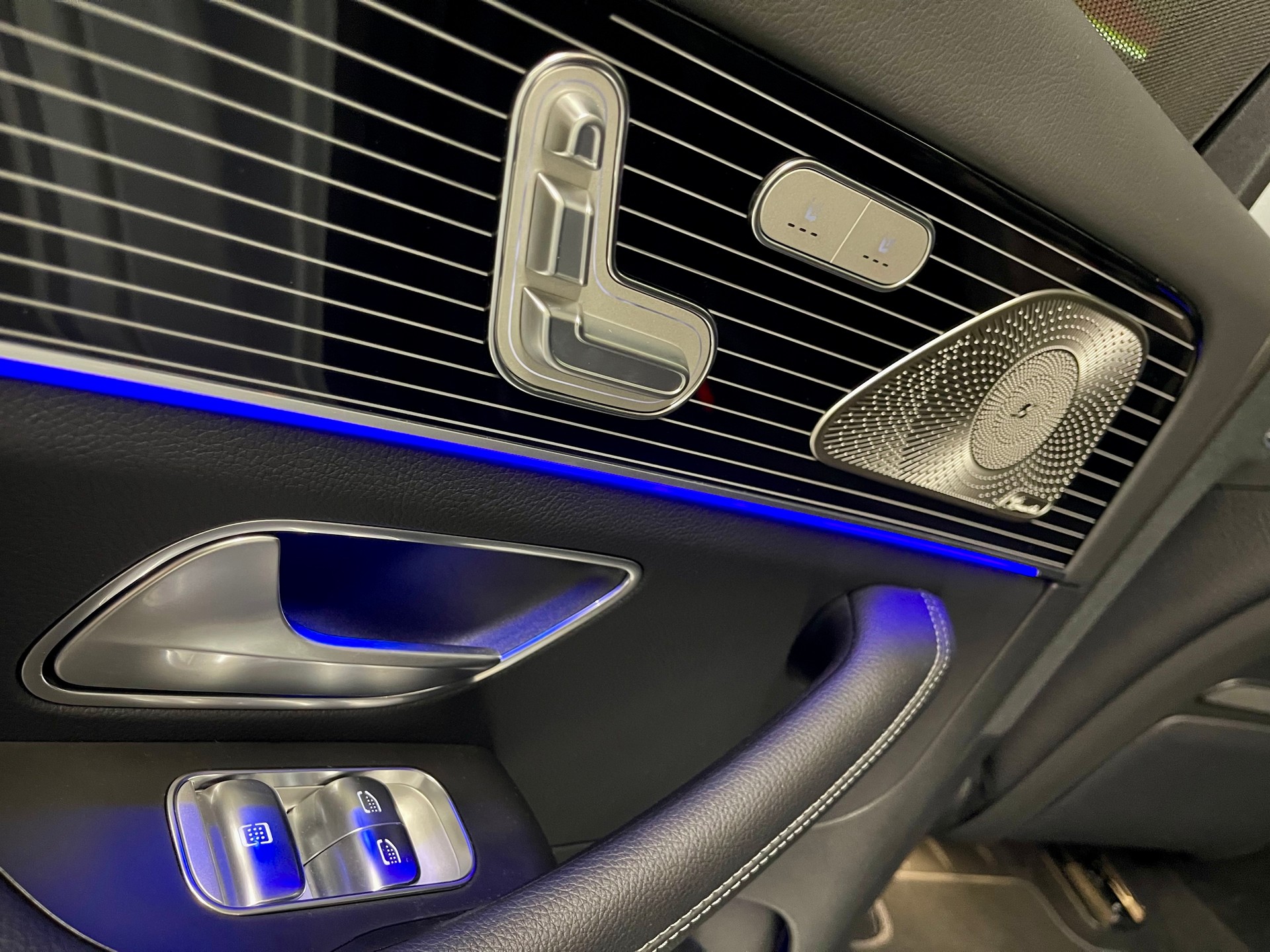 MERCEDES-BENZ GLS 350 d 4MATIC AMG Line-image-9