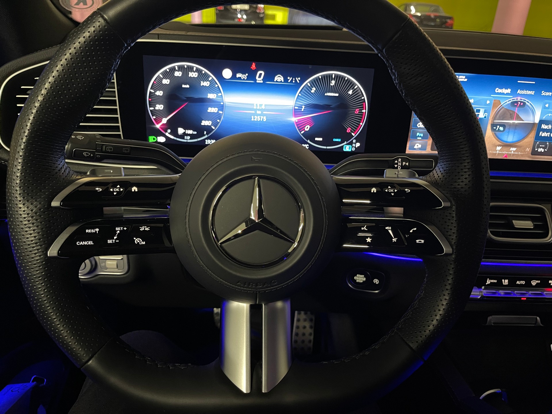 MERCEDES-BENZ GLS 350 d 4MATIC AMG Line-image-3