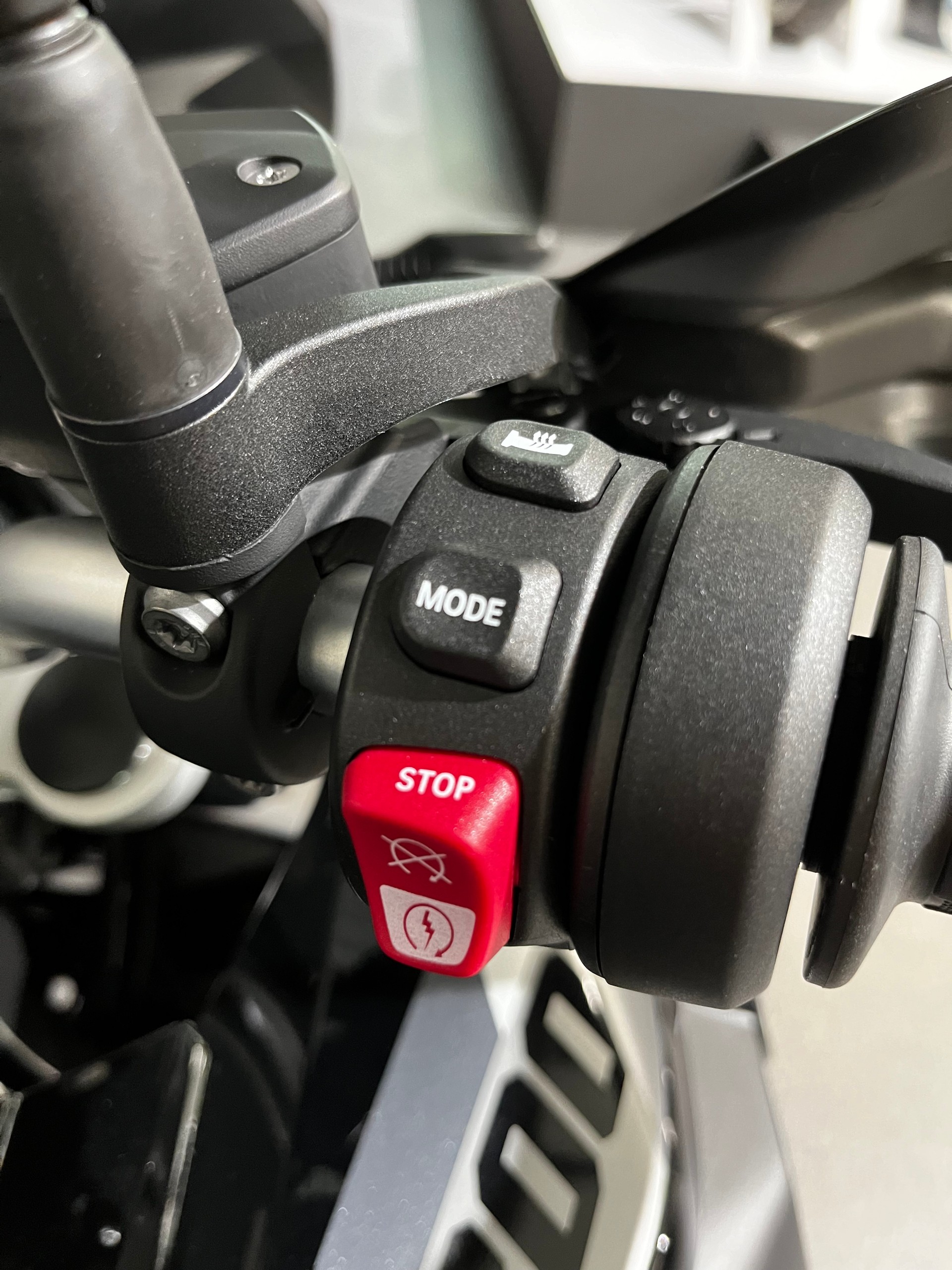BMW F 800 GS - Tieferlegung ab Werk!-image-4