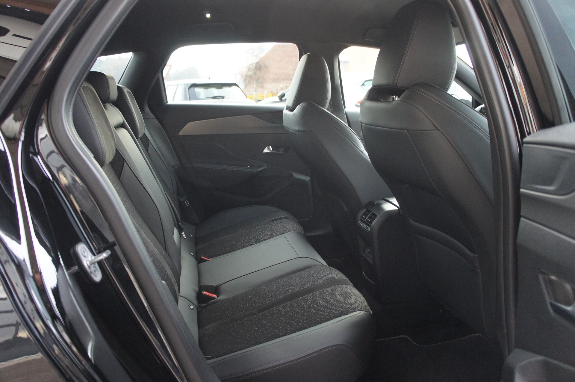 PEUGEOT 308 SW 1.6 PHEV 180 GT-image-9