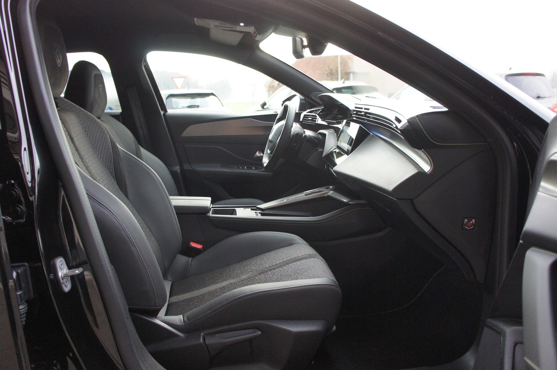 PEUGEOT 308 SW 1.6 PHEV 180 GT-image-8