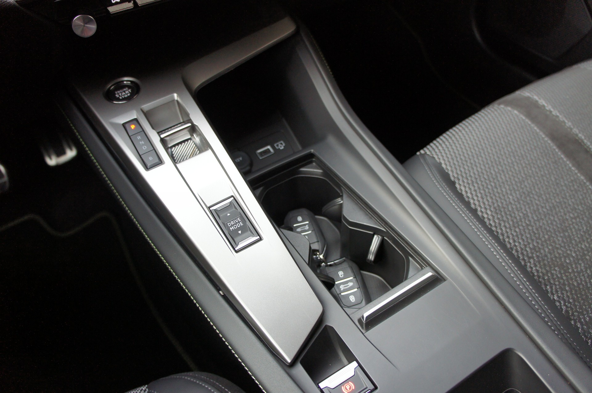 PEUGEOT 308 SW 1.6 PHEV 180 GT-image-15