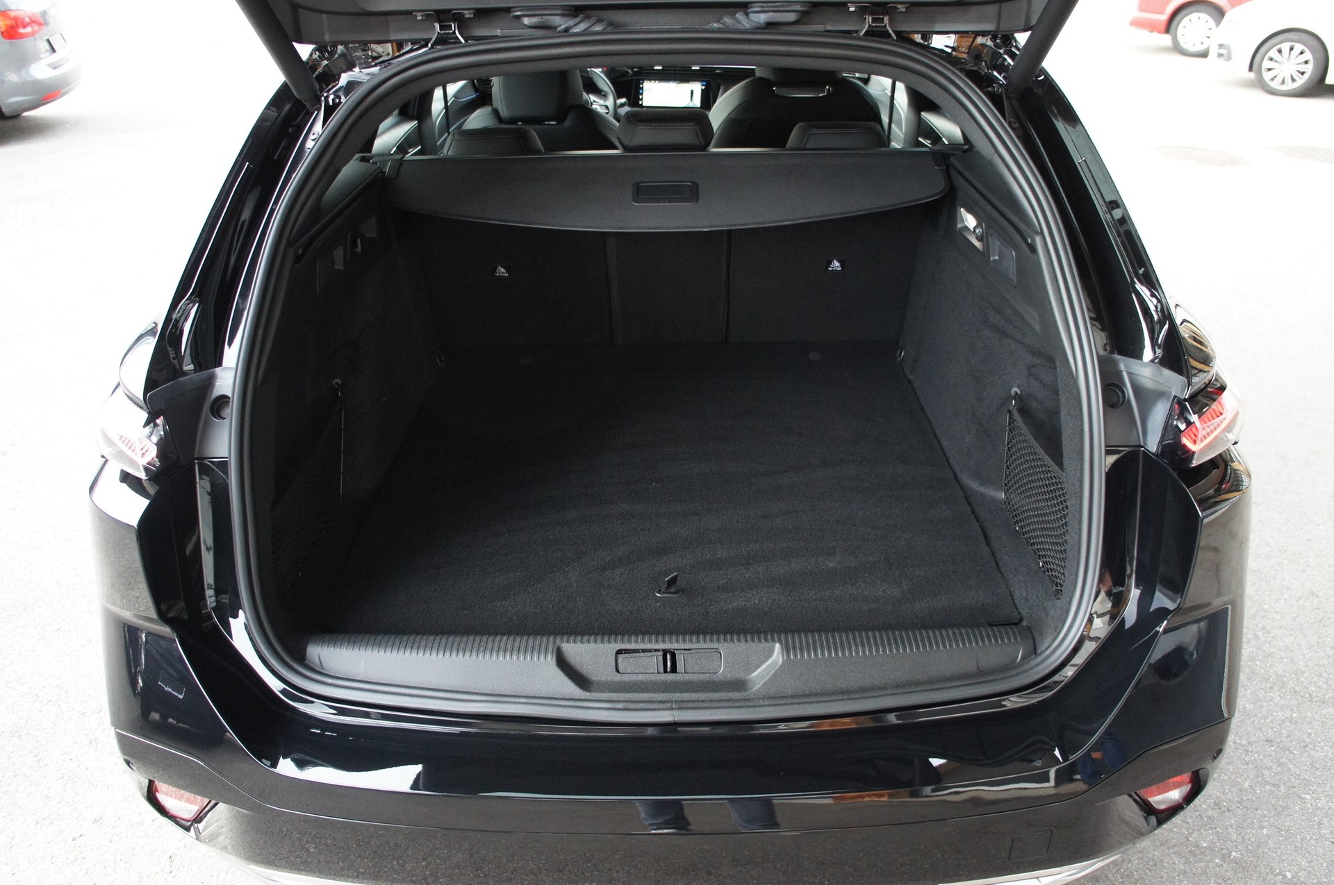 PEUGEOT 308 SW 1.6 PHEV 180 GT-image-11