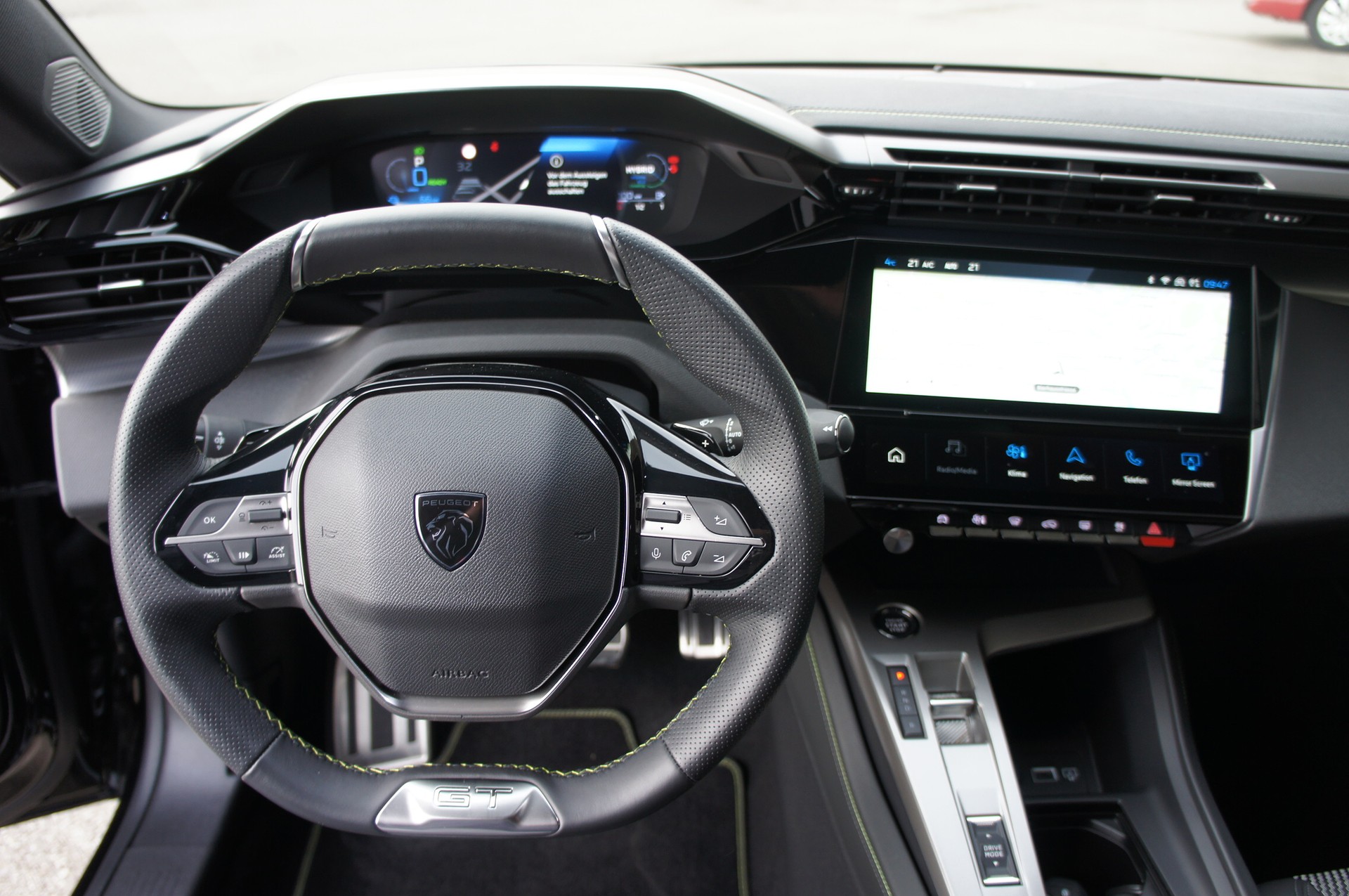 PEUGEOT 308 SW 1.6 PHEV 180 GT-image-20