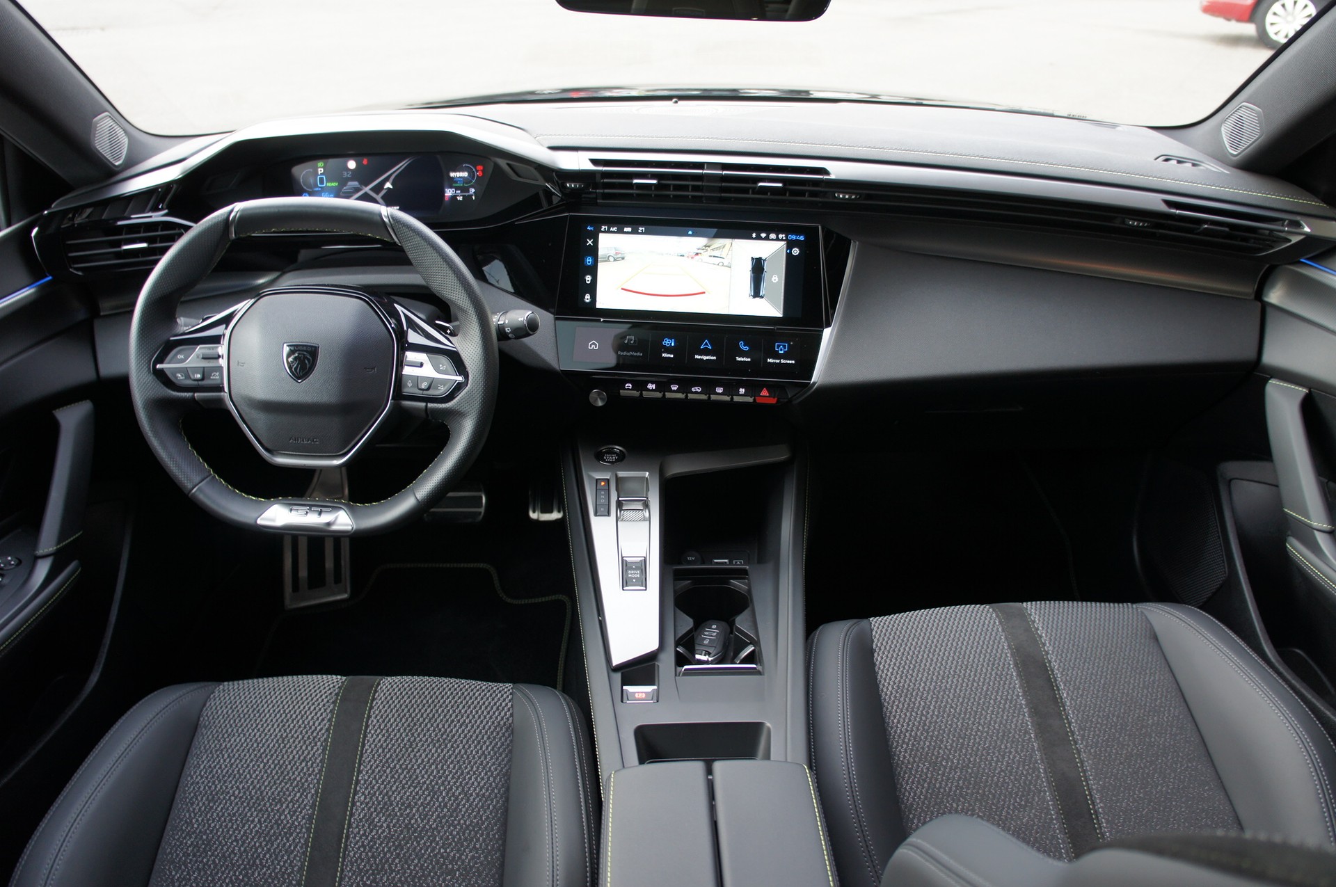 PEUGEOT 308 SW 1.6 PHEV 180 GT-image-10