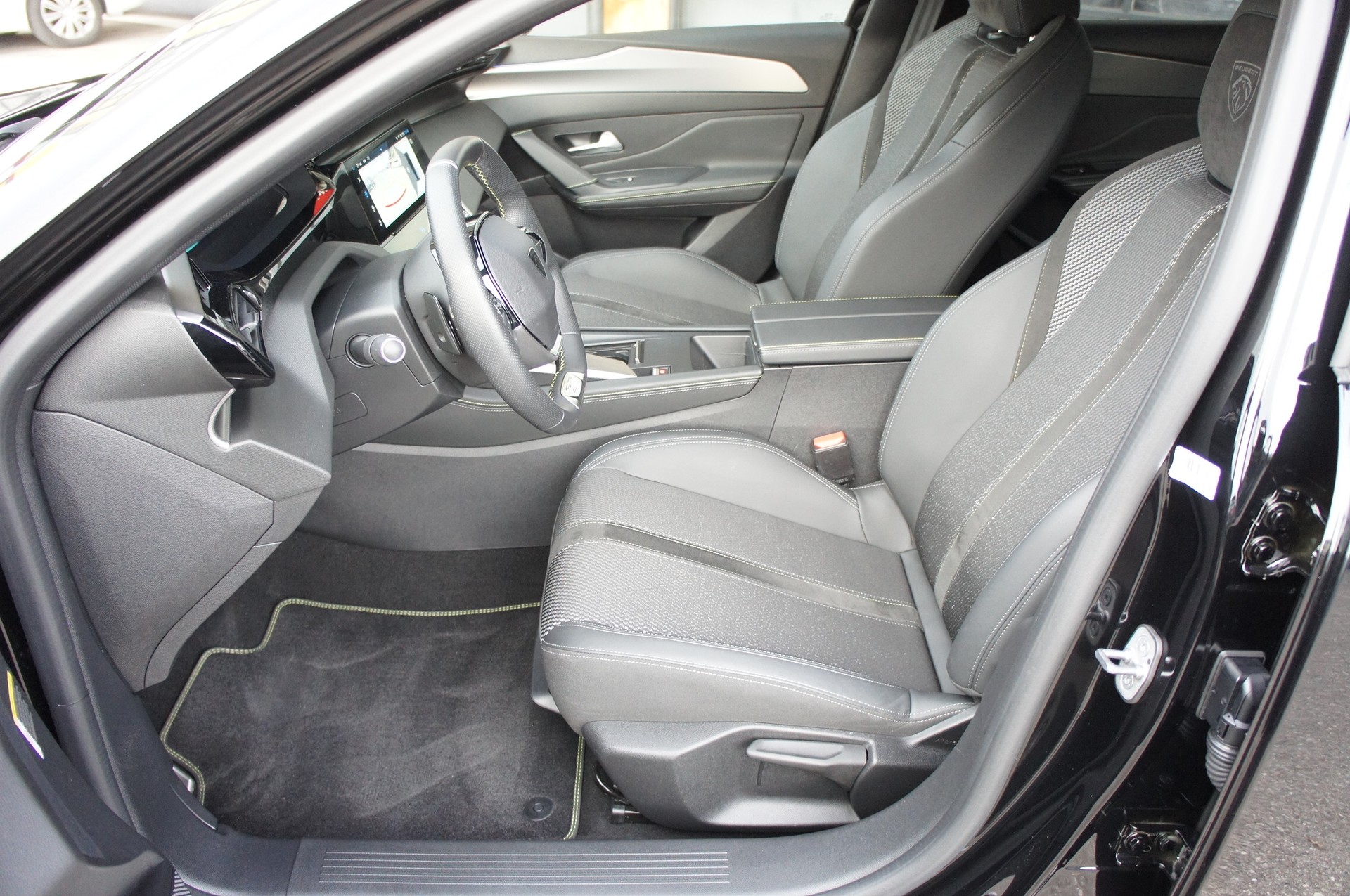 PEUGEOT 308 SW 1.6 PHEV 180 GT-image-13