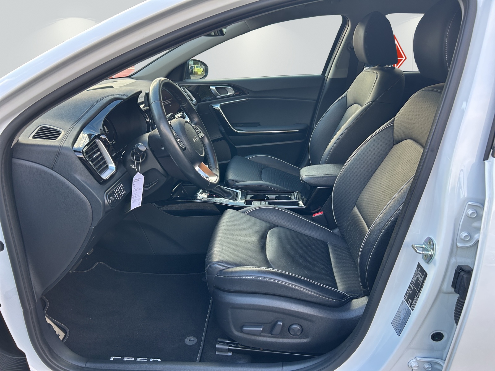 KIA Ceed SW 1.6 GDi Plug-in Hybrid Style-image-7