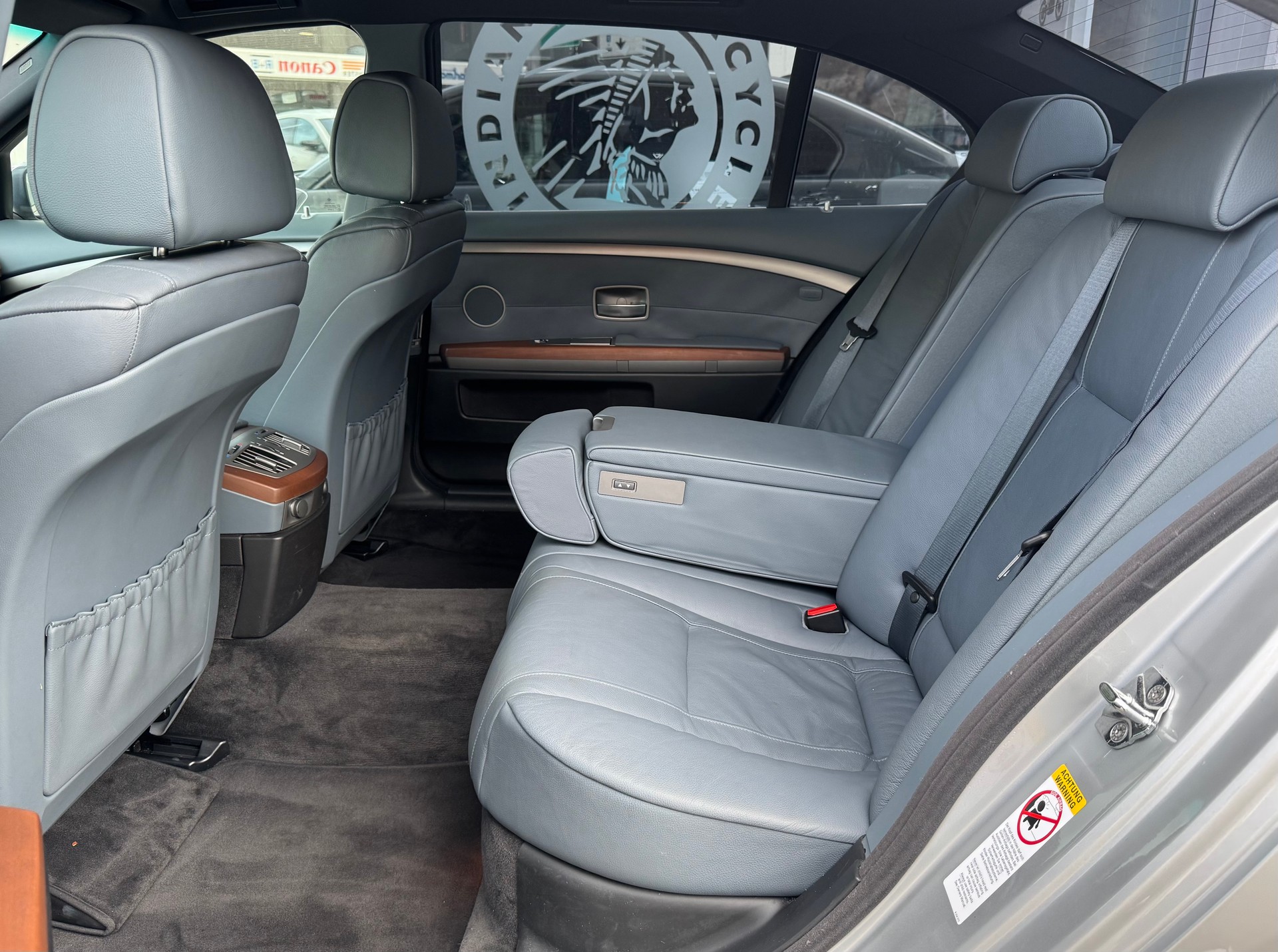 BMW 740i L-image-9