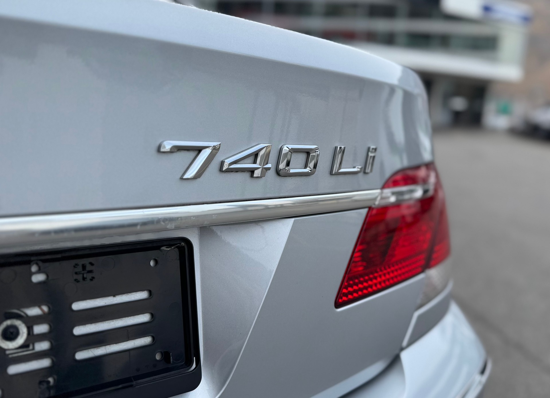 BMW 740i L-image-27