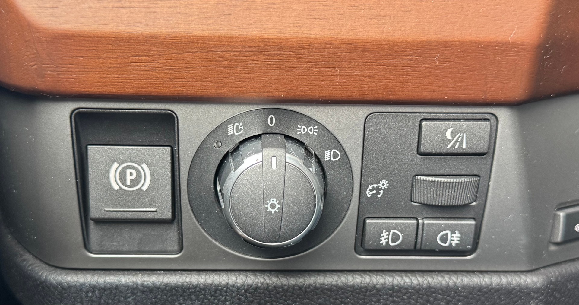 BMW 740i L-image-18