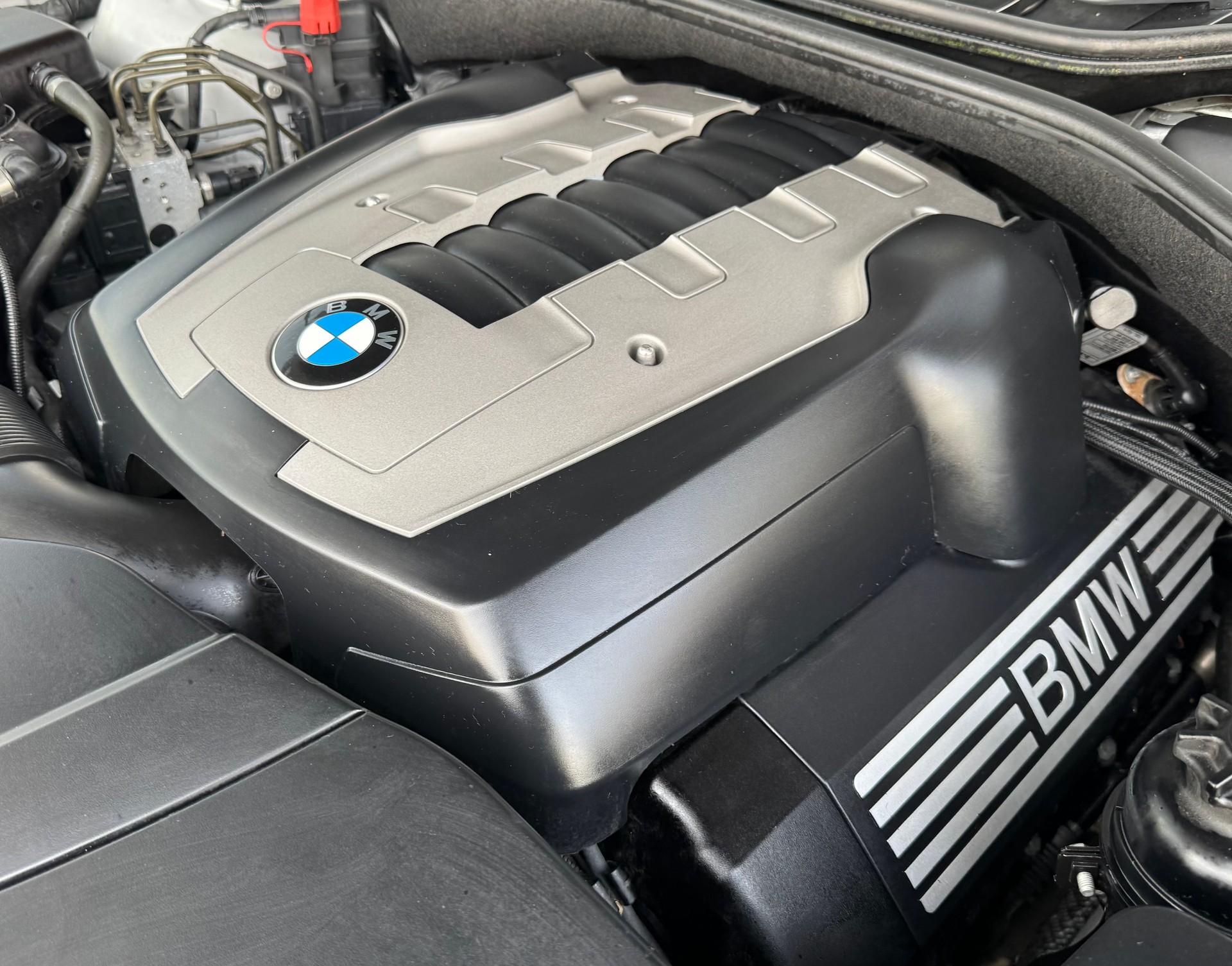 BMW 740i L-image-26