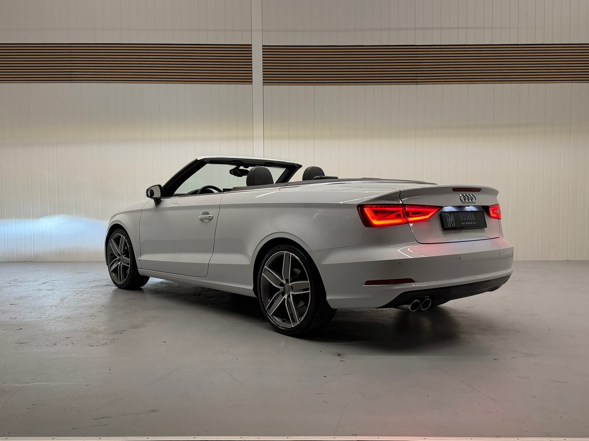 AUDI A3 Cabriolet 1.8 TFSI Ambition S-tronic Ab MFK & Service-showroom-element-3