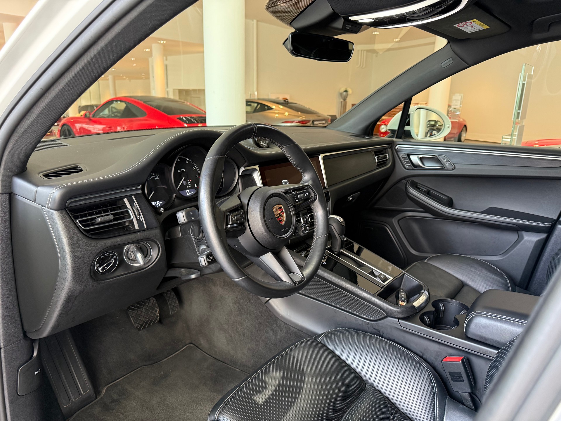 PORSCHE Macan GTS PDK-image-6