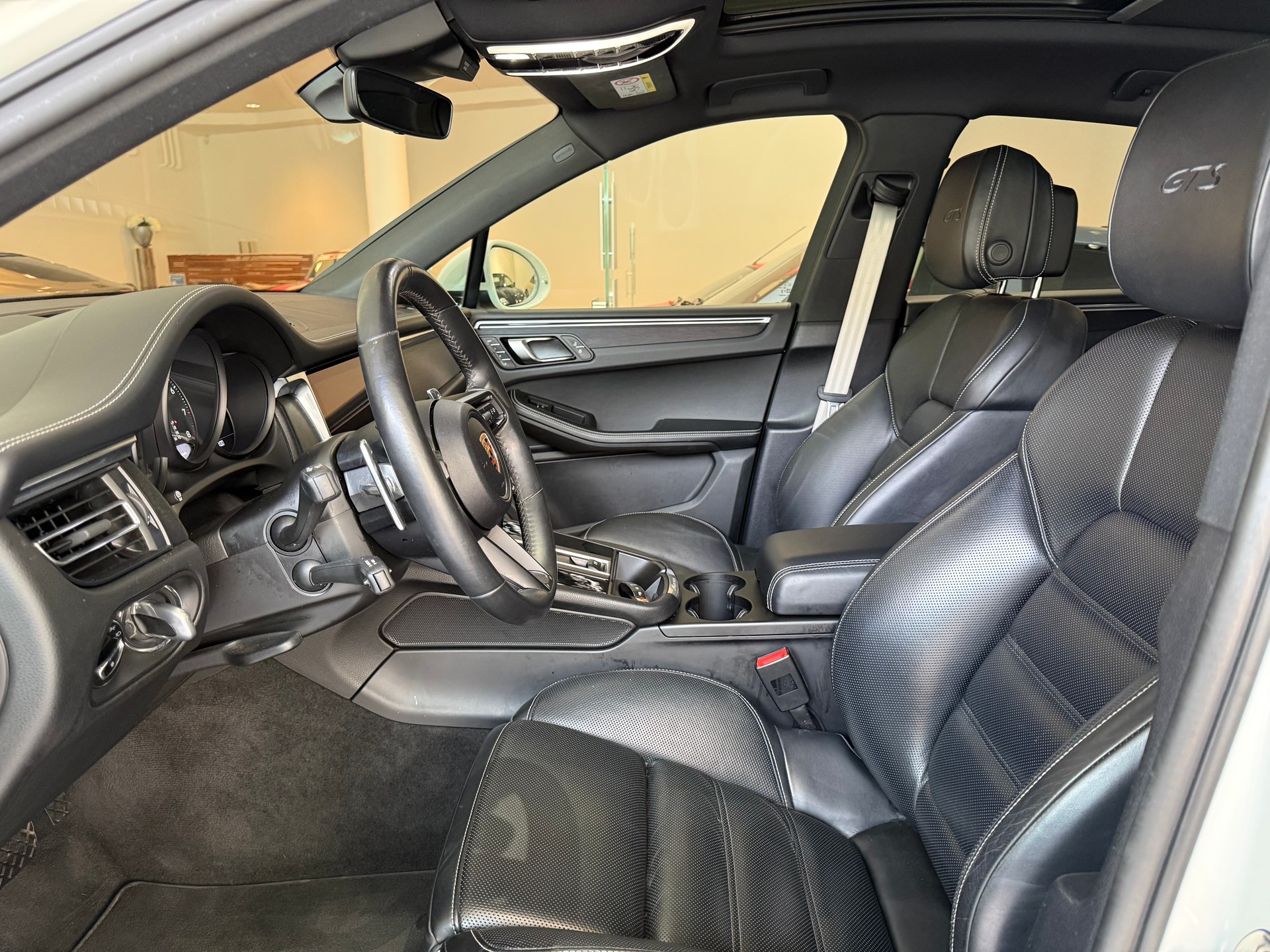 PORSCHE Macan GTS PDK-image-7
