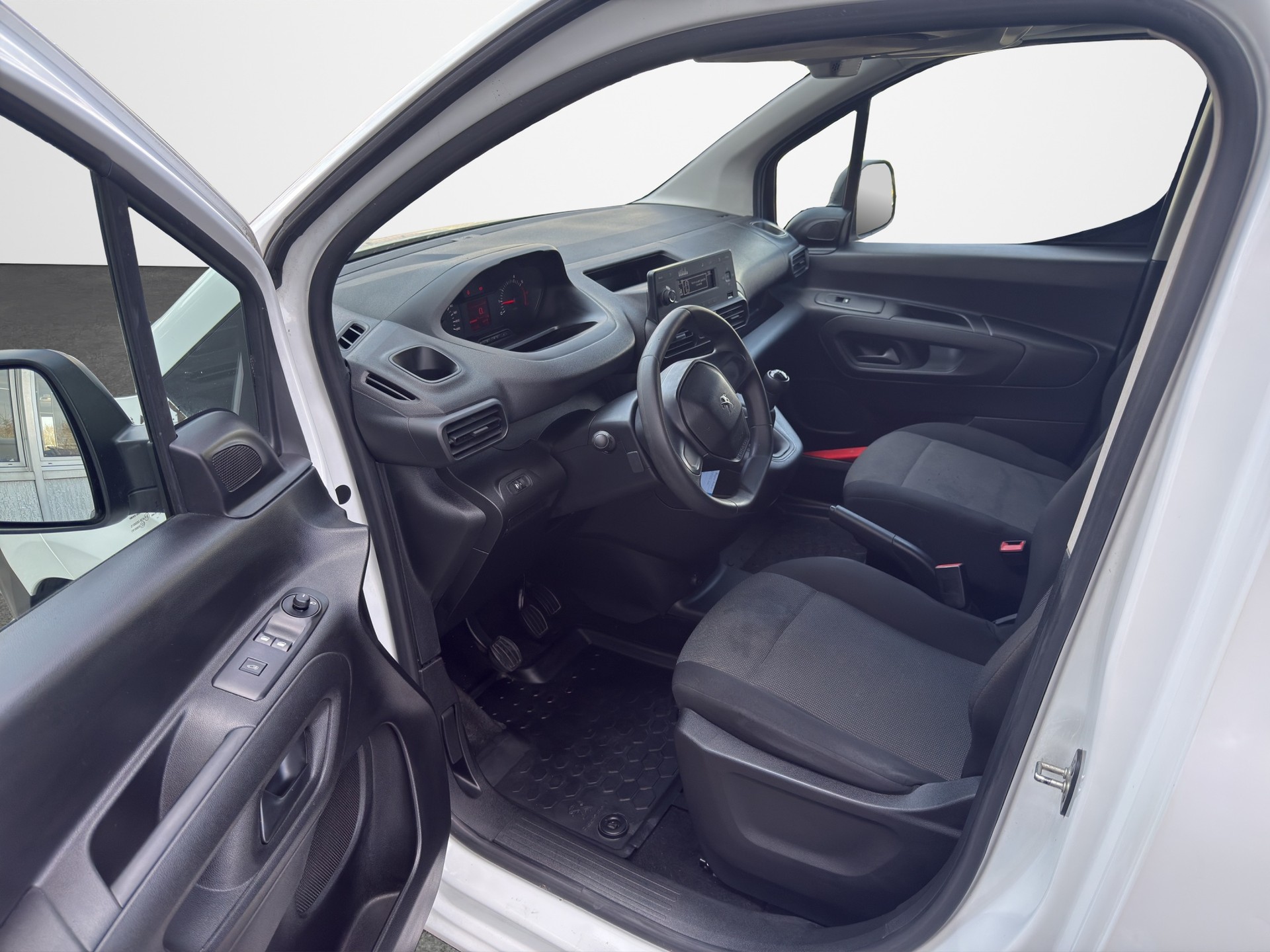PEUGEOT Partner 1.6 Blue HDi Pro 650kg-image-11