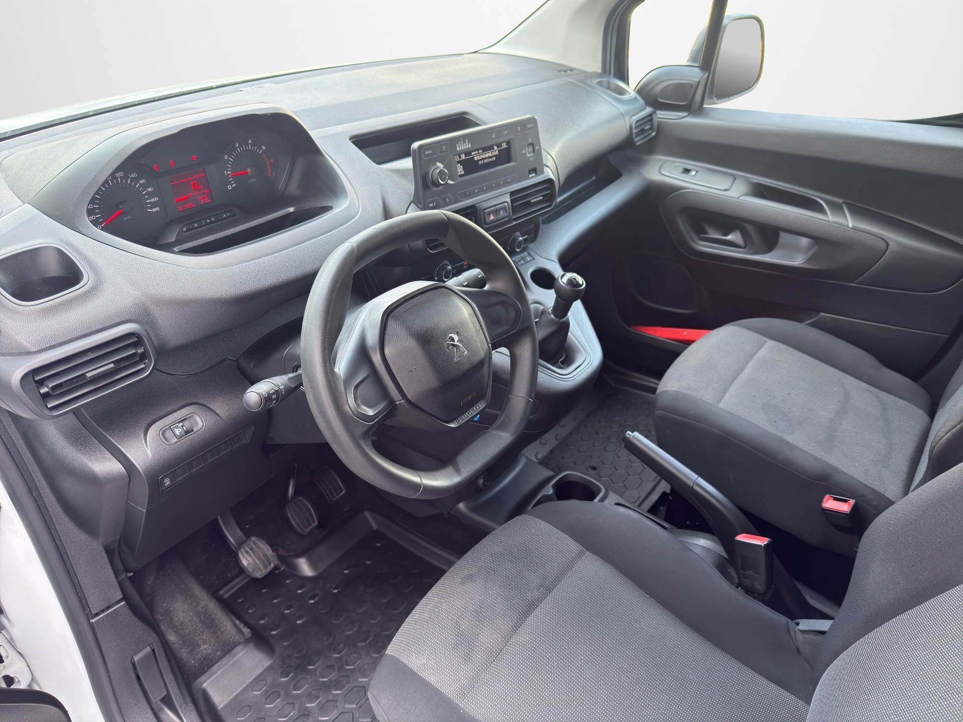 PEUGEOT Partner 1.6 Blue HDi Pro 650kg-image-9