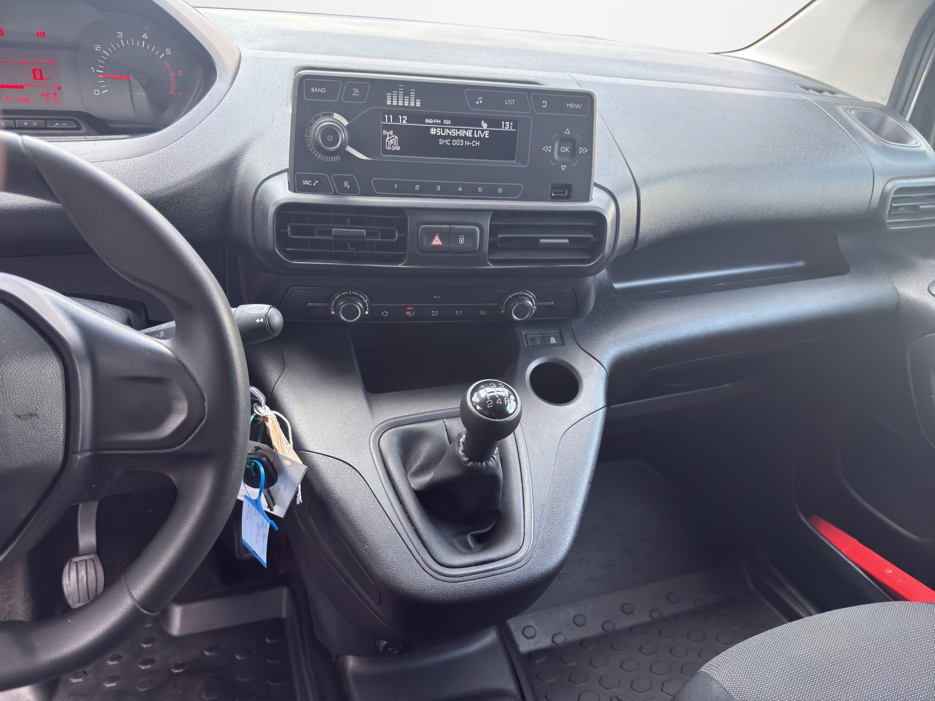 PEUGEOT Partner 1.6 Blue HDi Pro 650kg-image-10