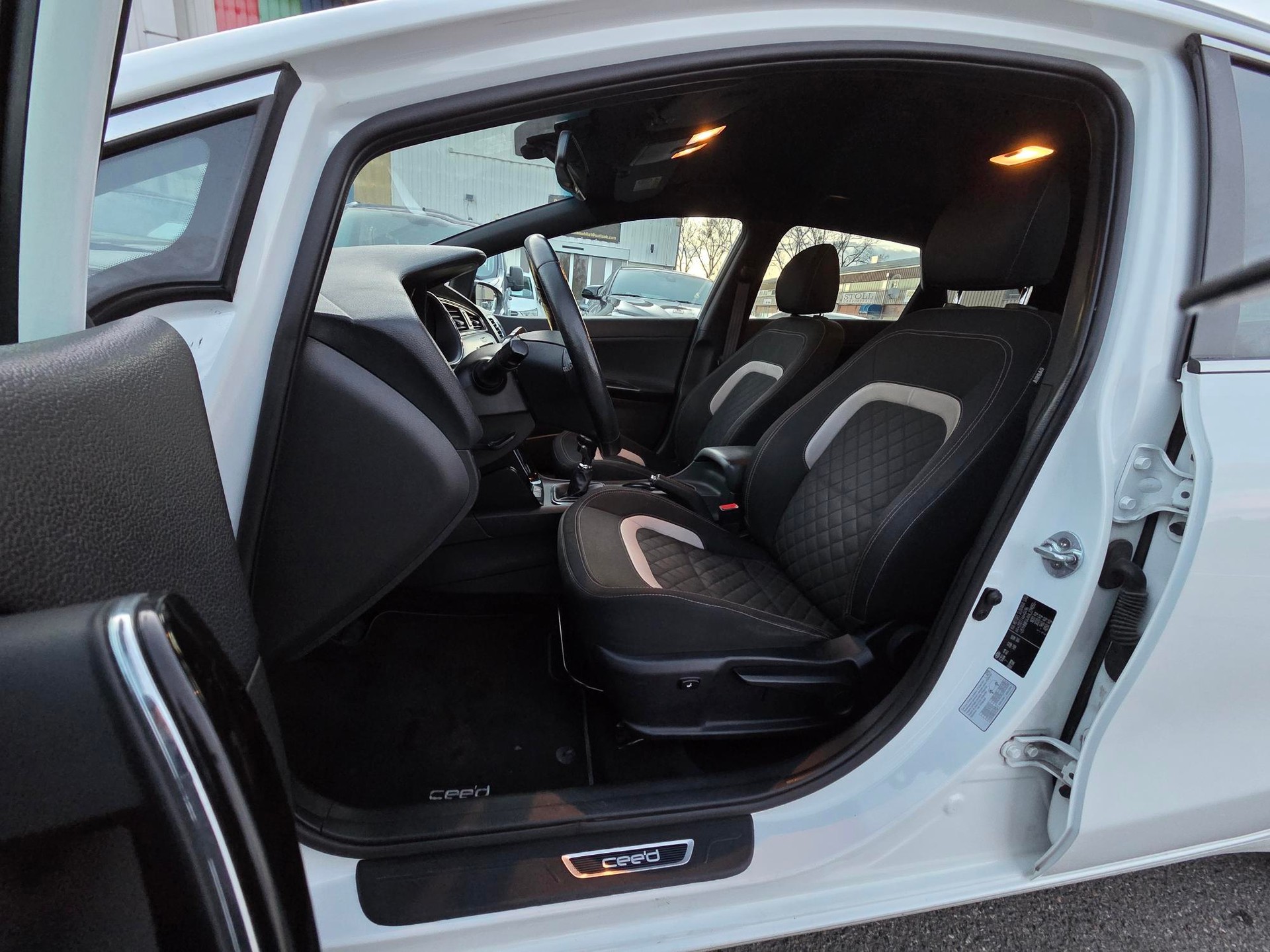 KIA Cee'd Sportswagon 1.0 T-GDi GT Line-image-13
