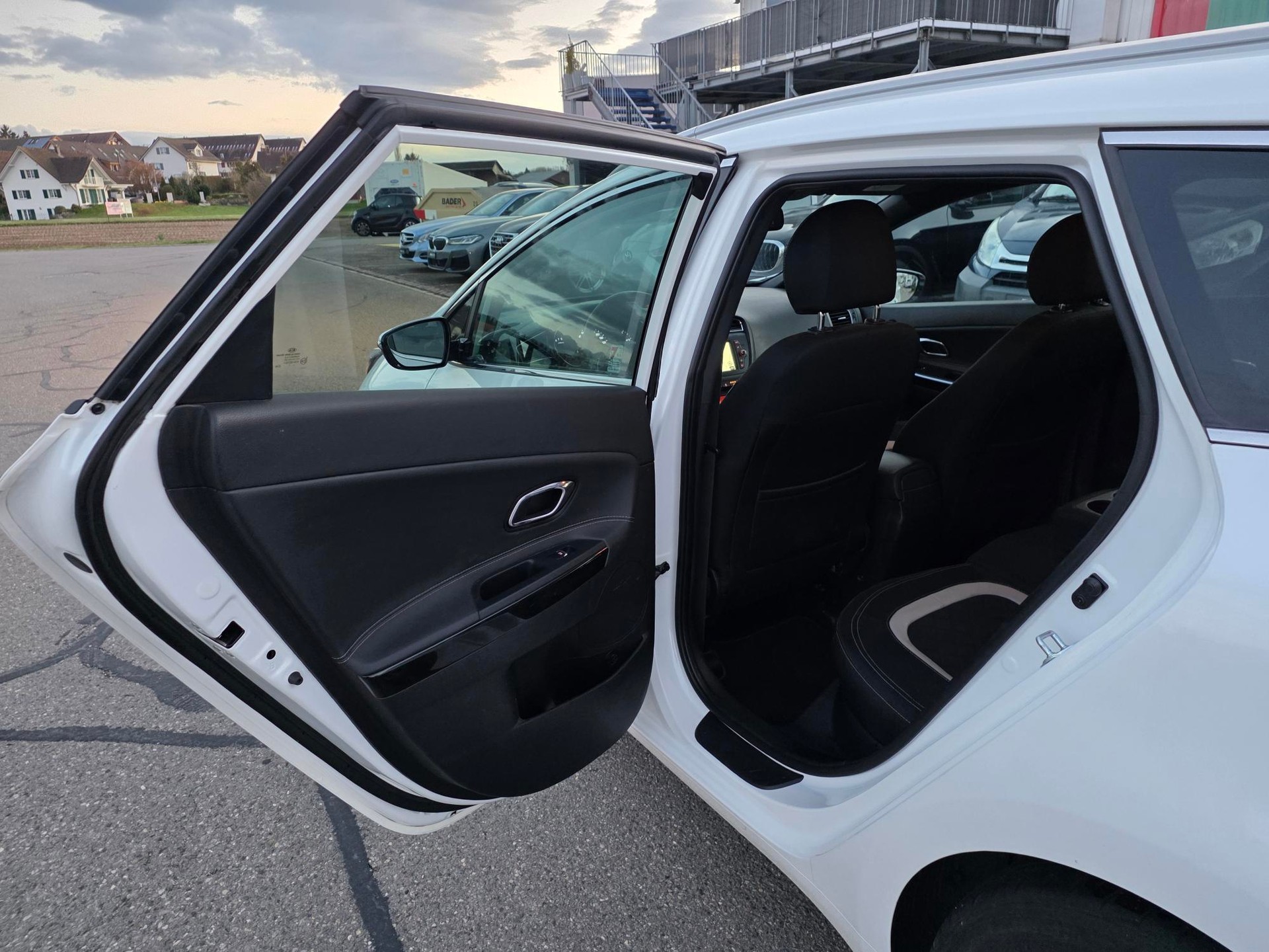 KIA Cee'd Sportswagon 1.0 T-GDi GT Line-image-12