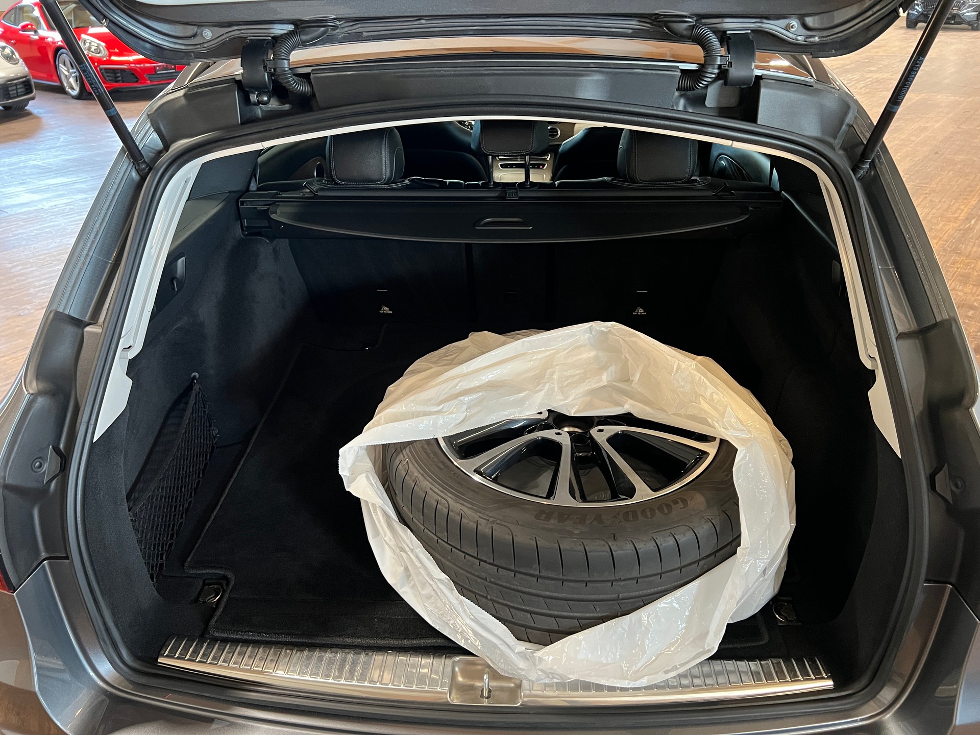 MERCEDES-BENZ E 220 d T 4Matic Avantgarde 9G-Tronic-image-15