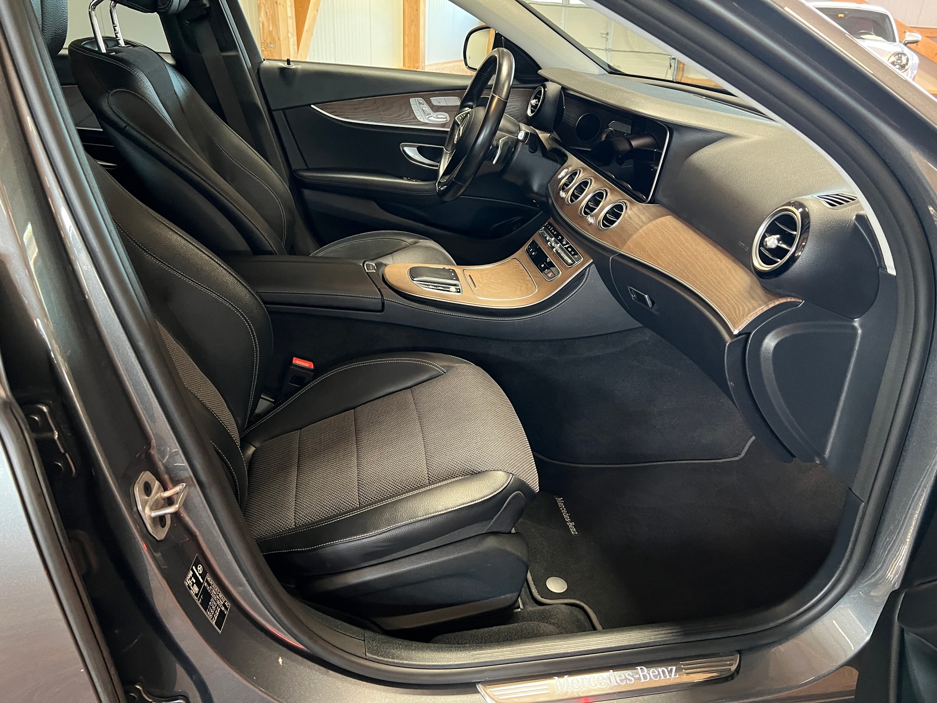 MERCEDES-BENZ E 220 d T 4Matic Avantgarde 9G-Tronic-image-10