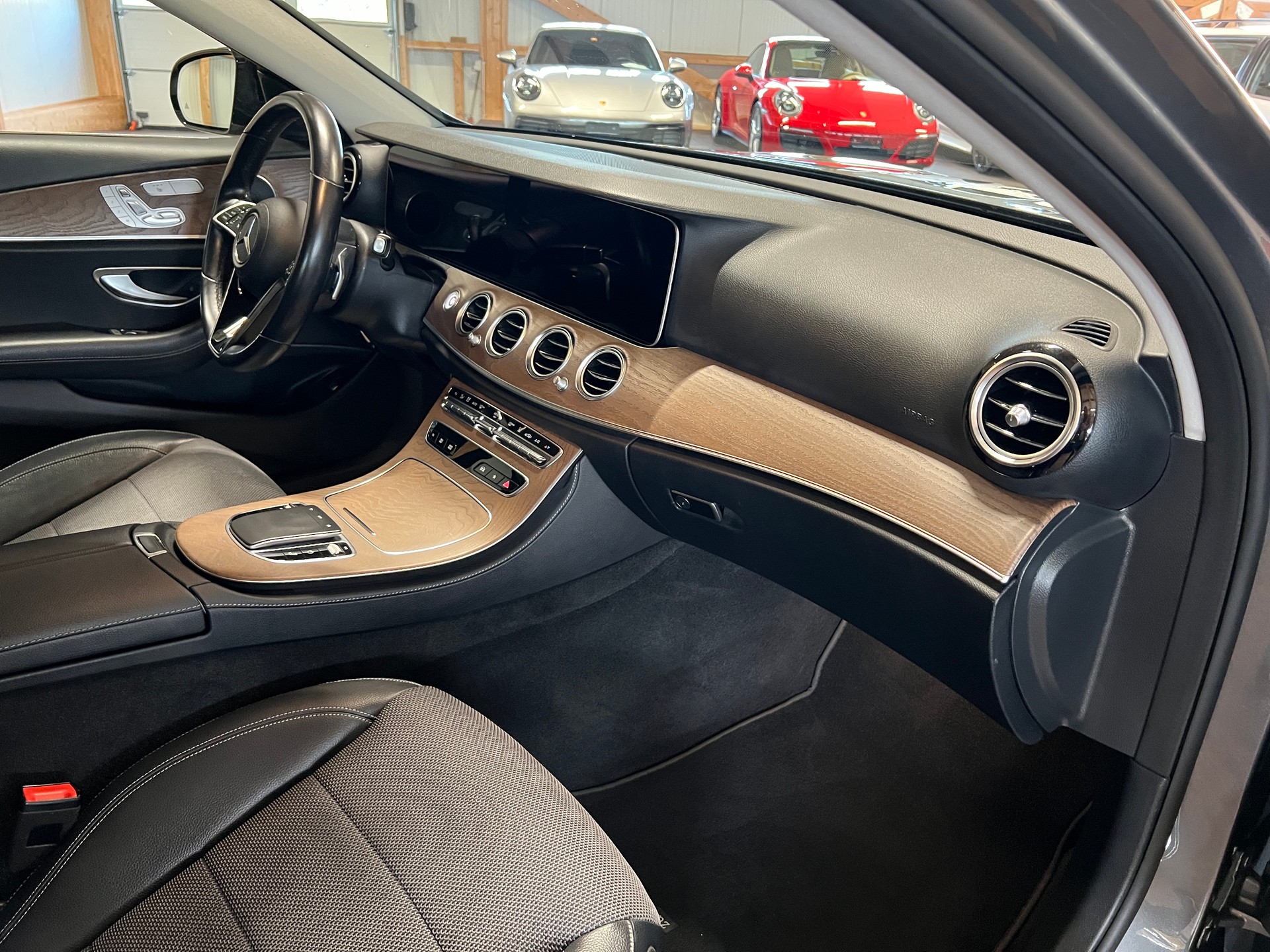MERCEDES-BENZ E 220 d T 4Matic Avantgarde 9G-Tronic-image-11