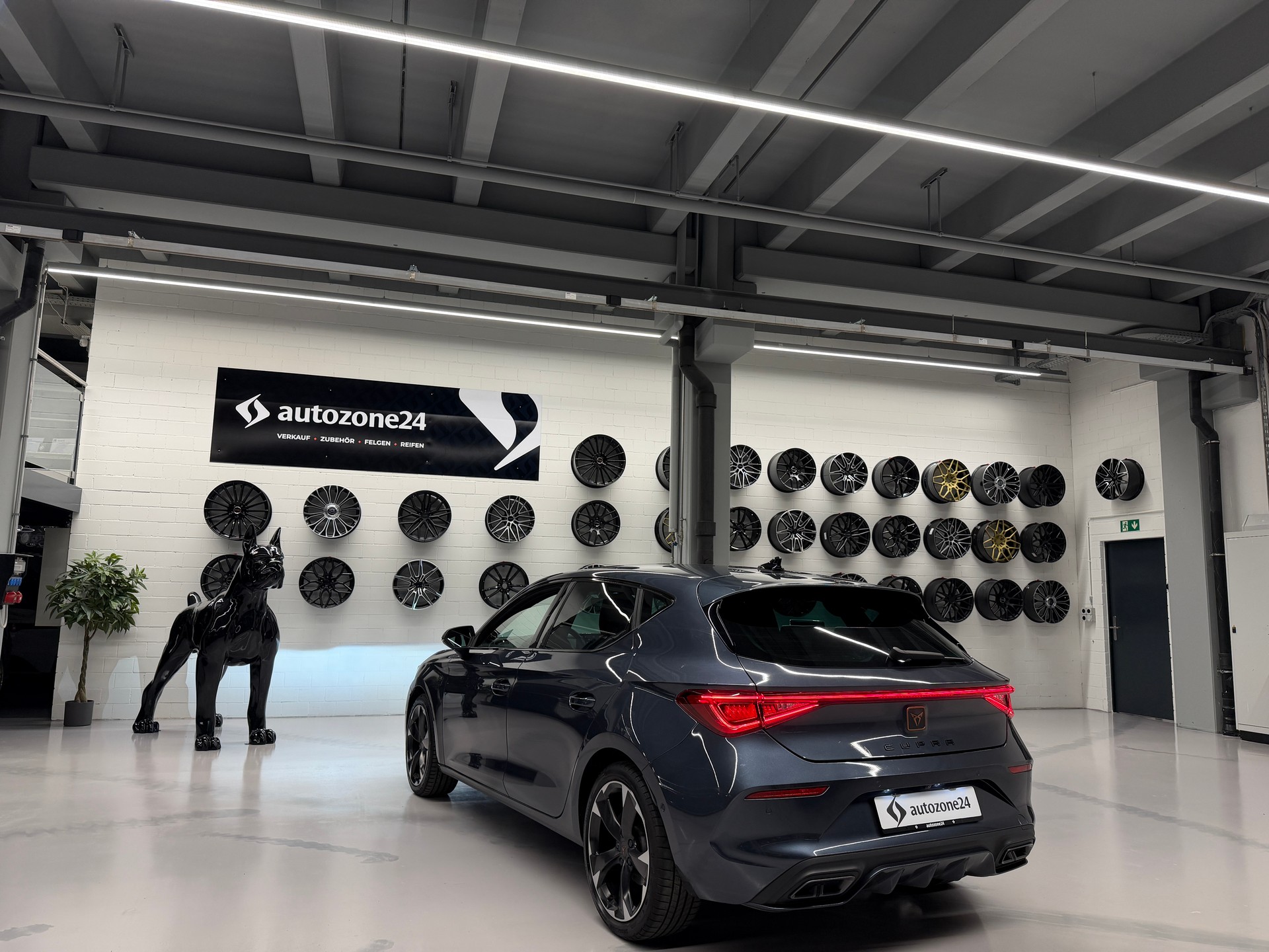 CUPRA Leon 1.5 eTSI DSG *Intelligent Drive Pack*Frisch MFK*Lückenlose Servicehistorie bei CUPRA*-showroom-element-1