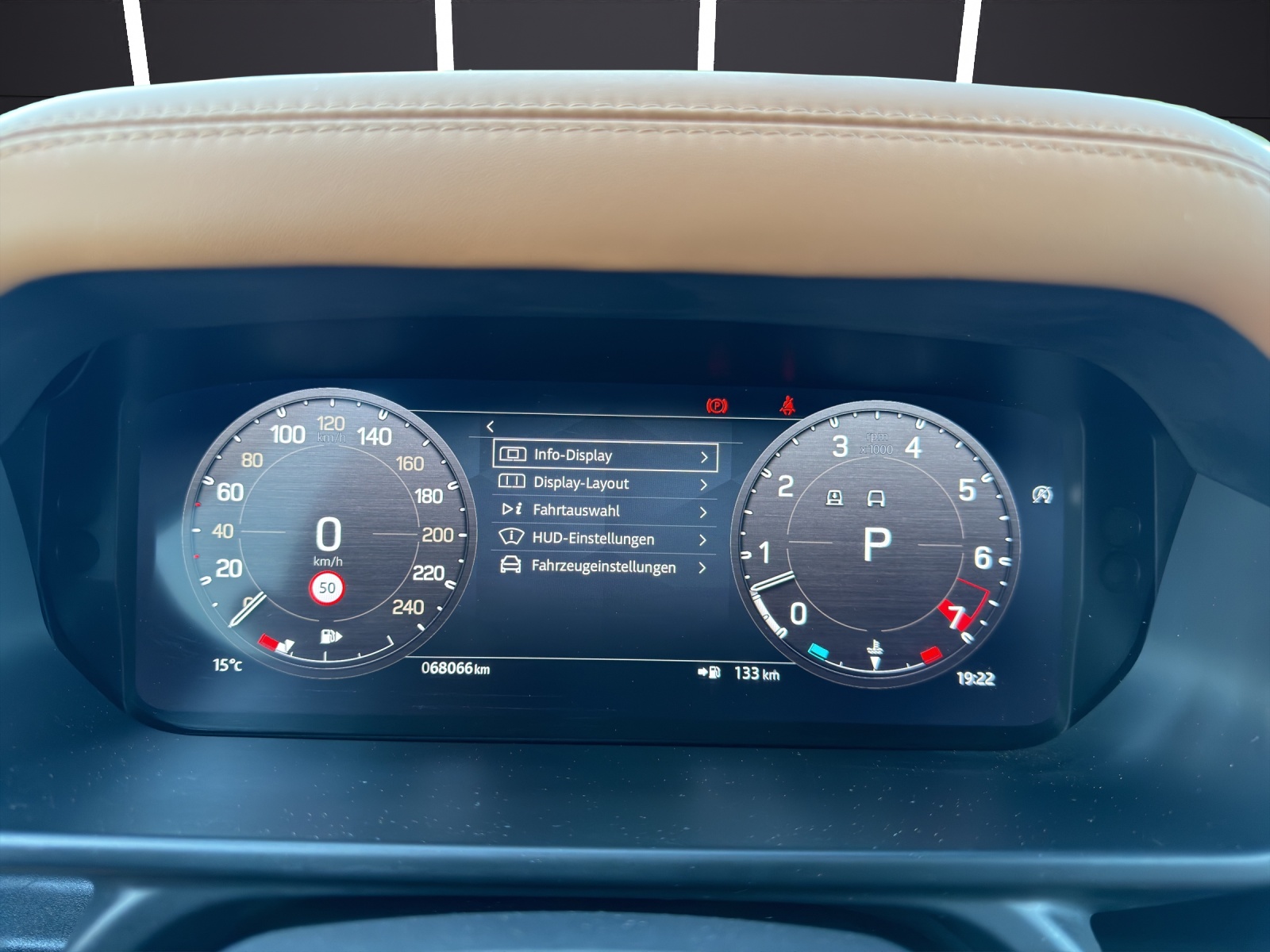 LAND ROVER Defender 110 525 V8 5.0 Carpathian Edition AT8-image-18