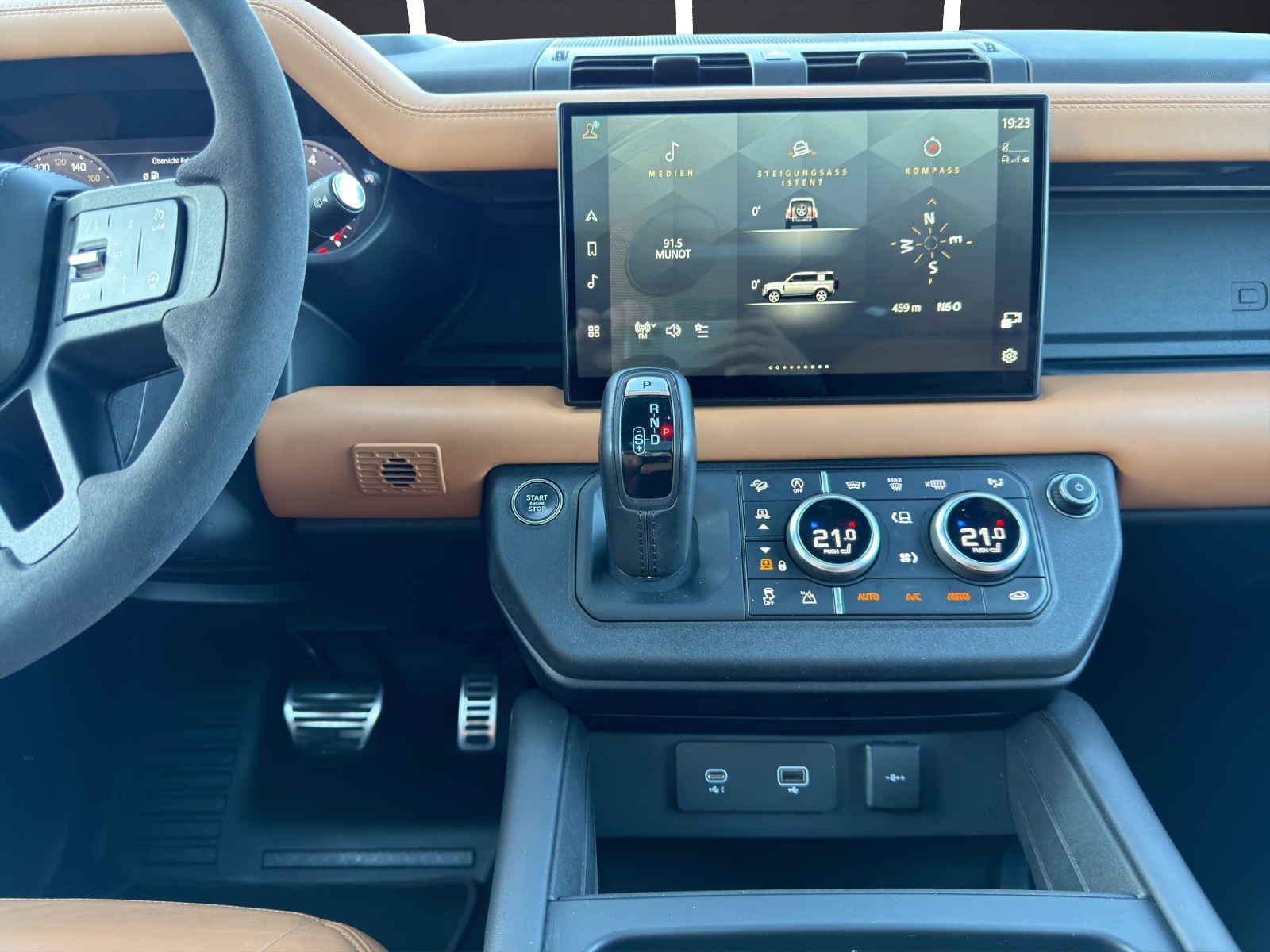 LAND ROVER Defender 110 525 V8 5.0 Carpathian Edition AT8-image-15