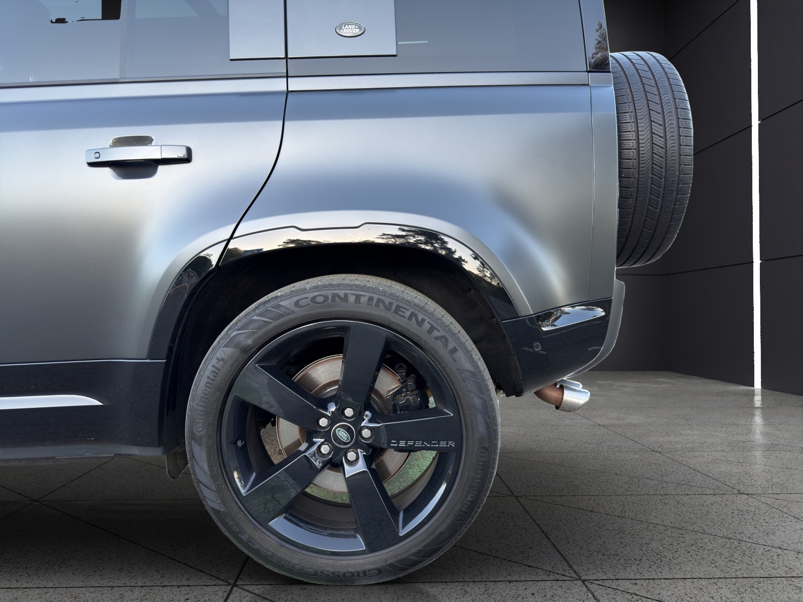 LAND ROVER Defender 110 525 V8 5.0 Carpathian Edition AT8-image-7