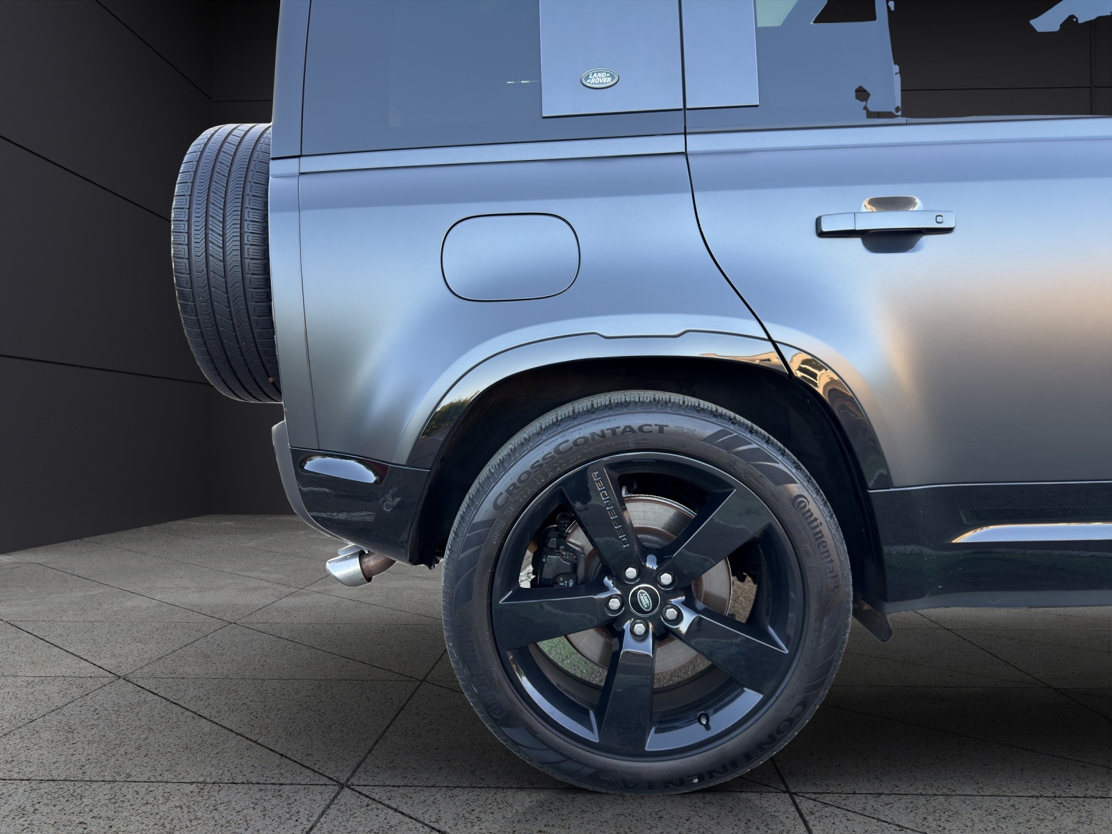 LAND ROVER Defender 110 525 V8 5.0 Carpathian Edition AT8-image-10