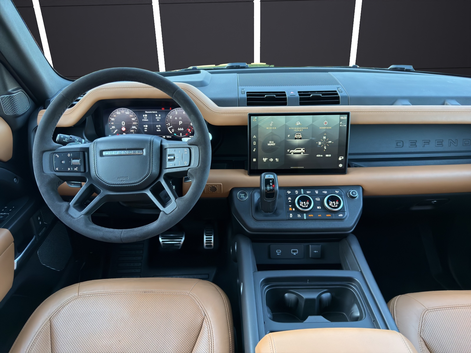 LAND ROVER Defender 110 525 V8 5.0 Carpathian Edition AT8-image-13