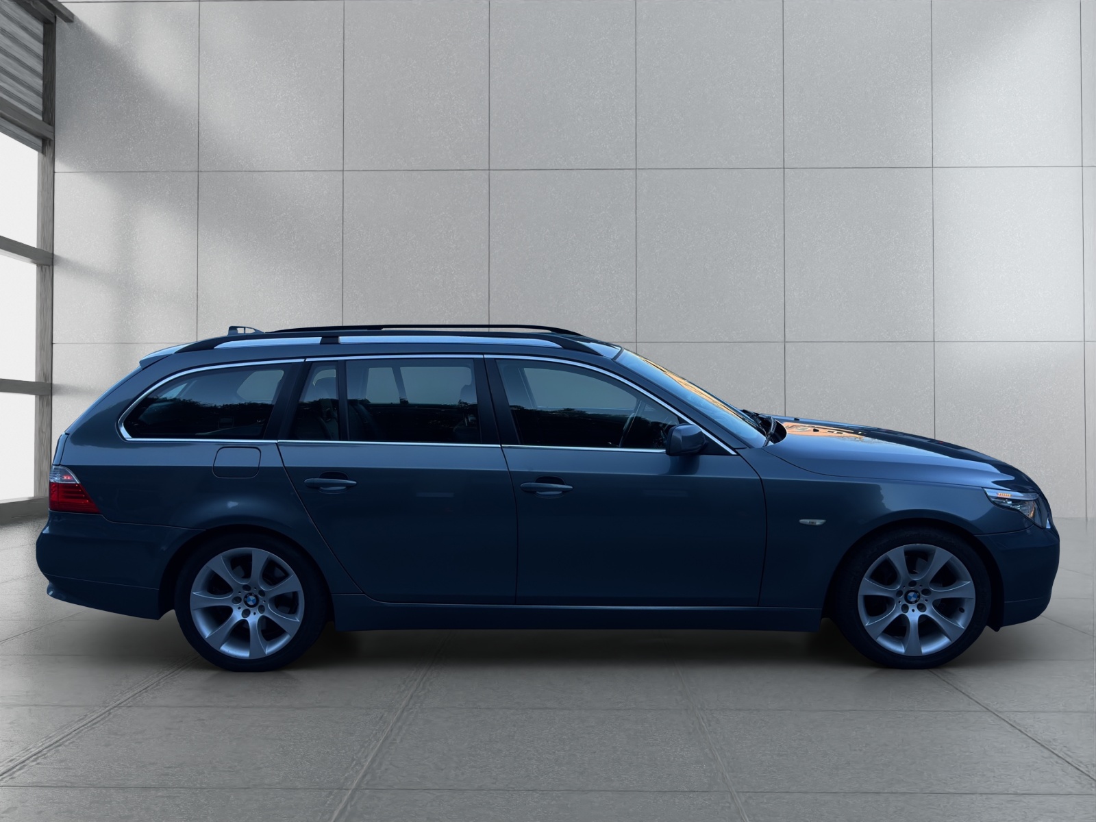 BMW 523i Touring Steptronic-image-4