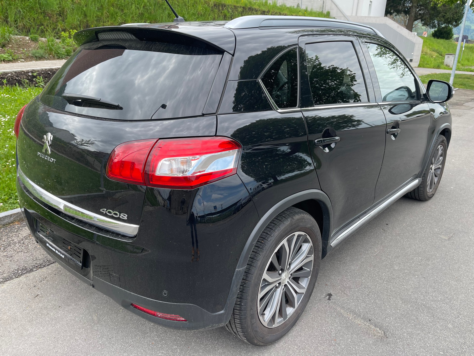 PEUGEOT 4008 1.8 HDi Allure 4WD-image-6