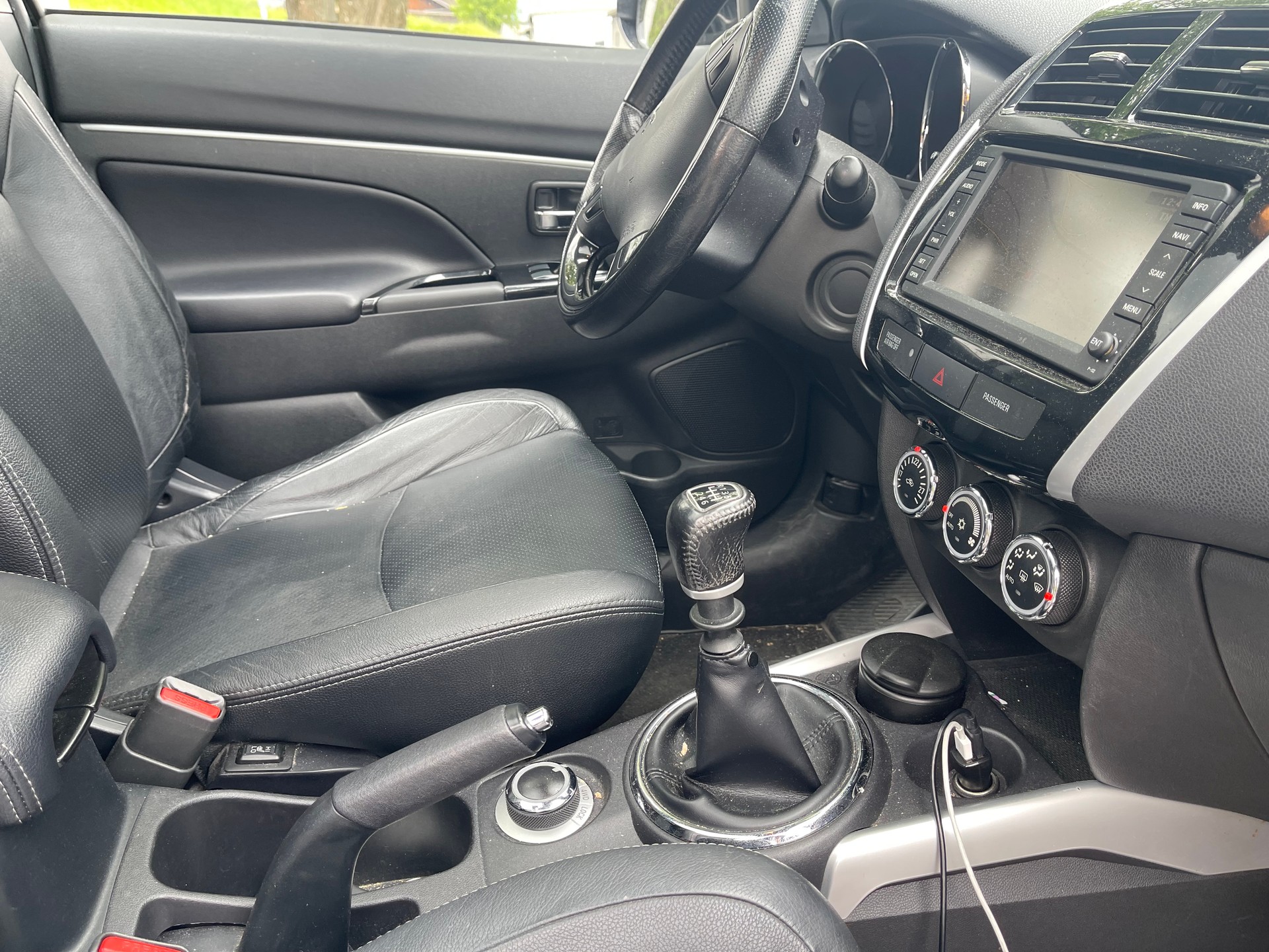 PEUGEOT 4008 1.8 HDi Allure 4WD-image-9
