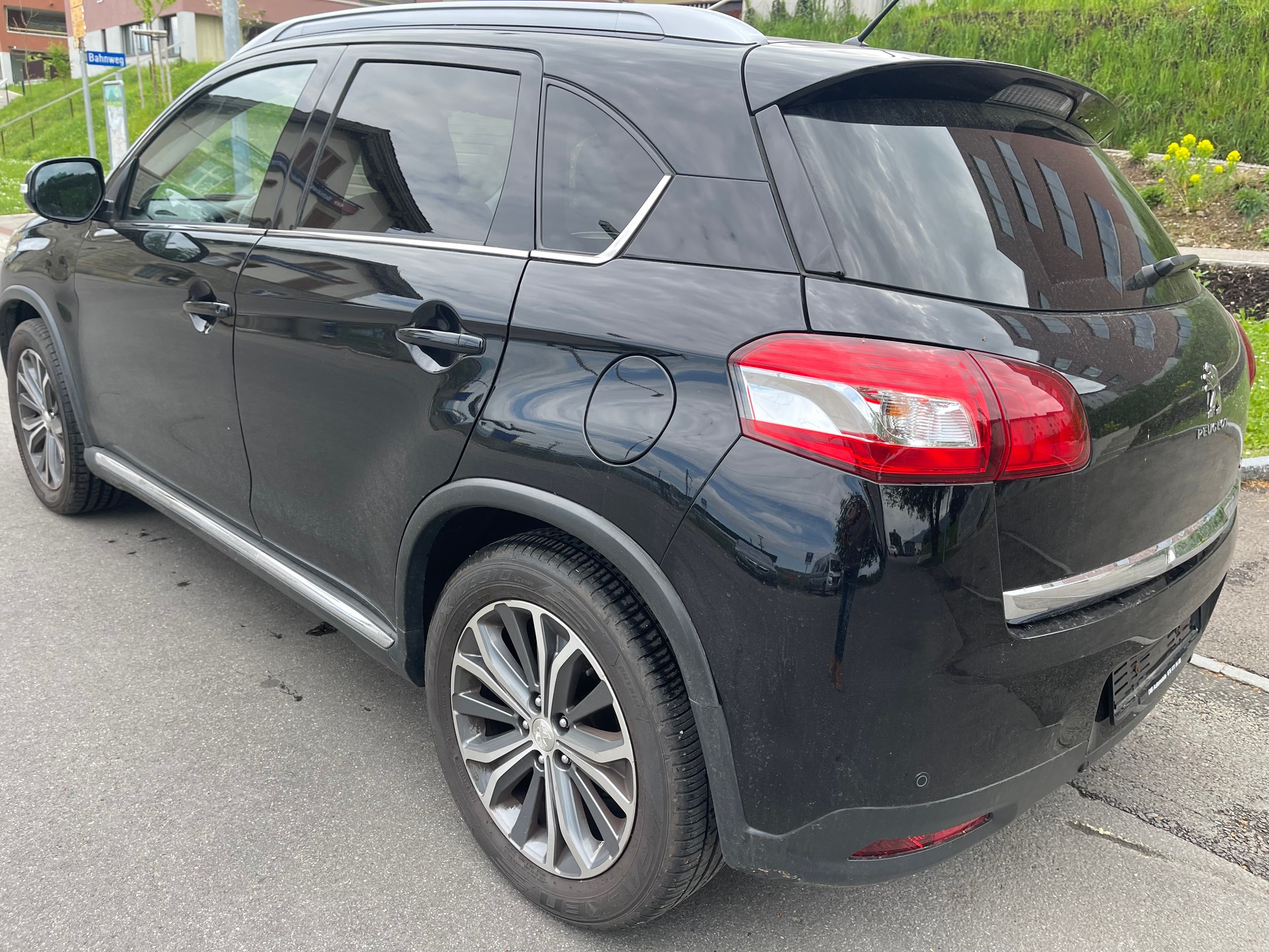 PEUGEOT 4008 1.8 HDi Allure 4WD-image-4